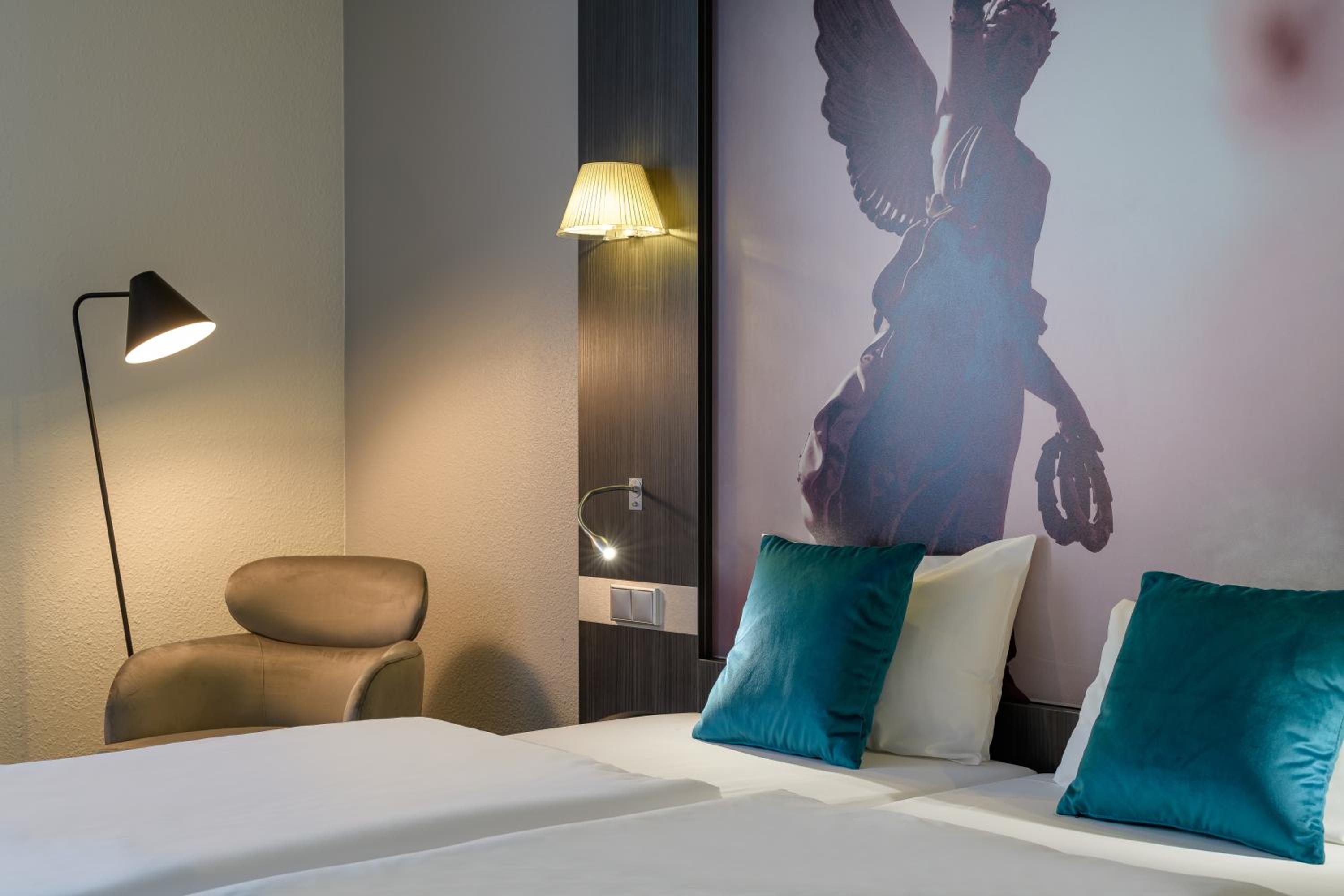 Standard Twin Room - Photo 3
