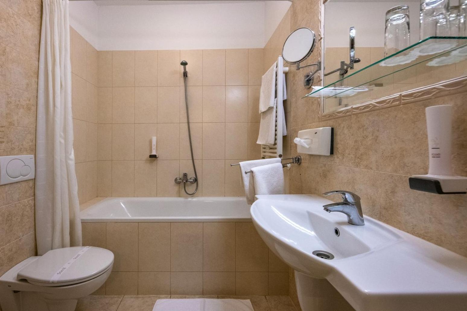 Standard Twin Room - Photo 6
