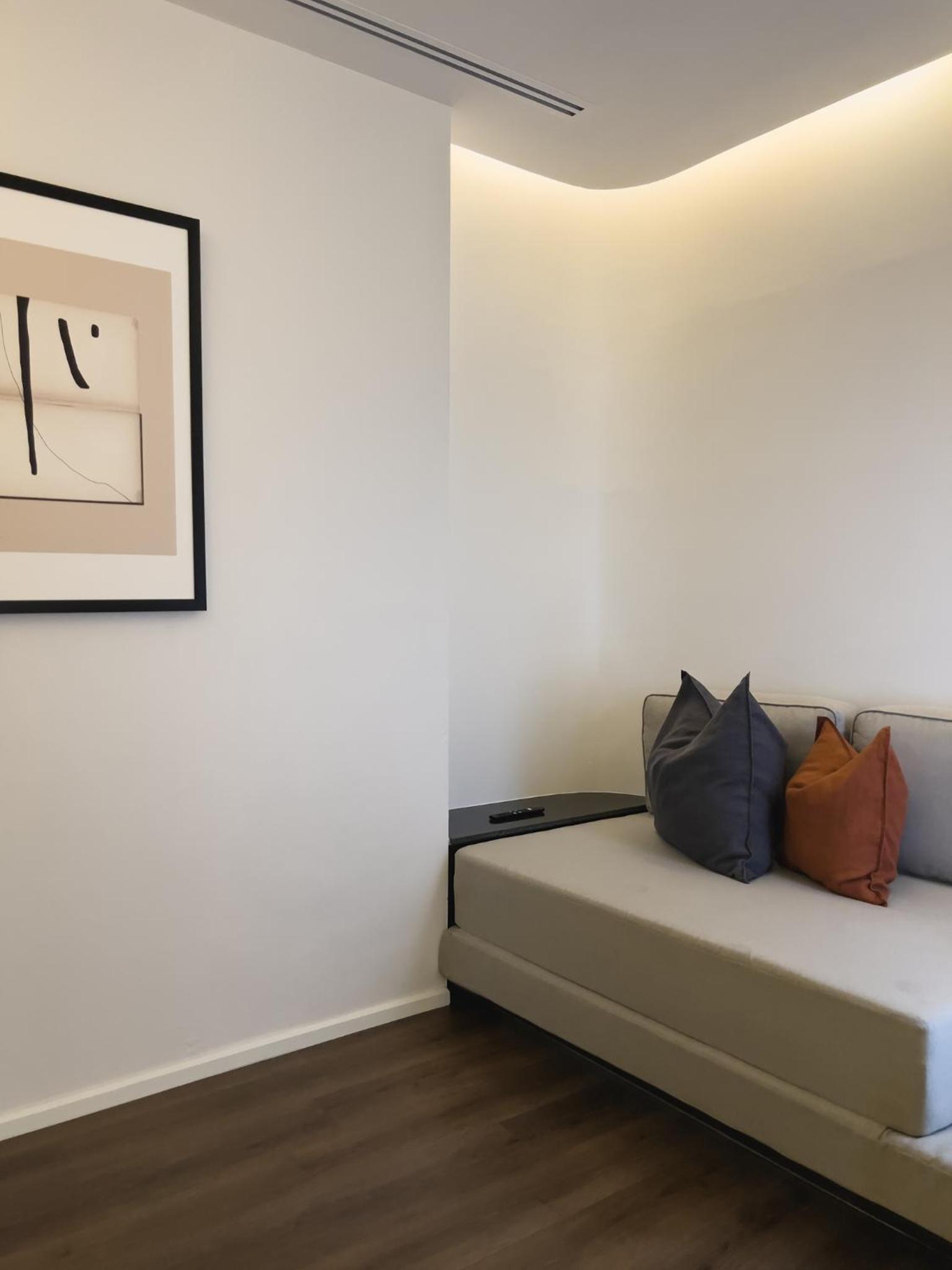 Suite - Photo 3