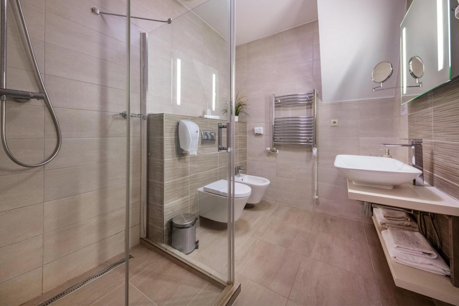 Superior Double or Twin Room - Photo 9