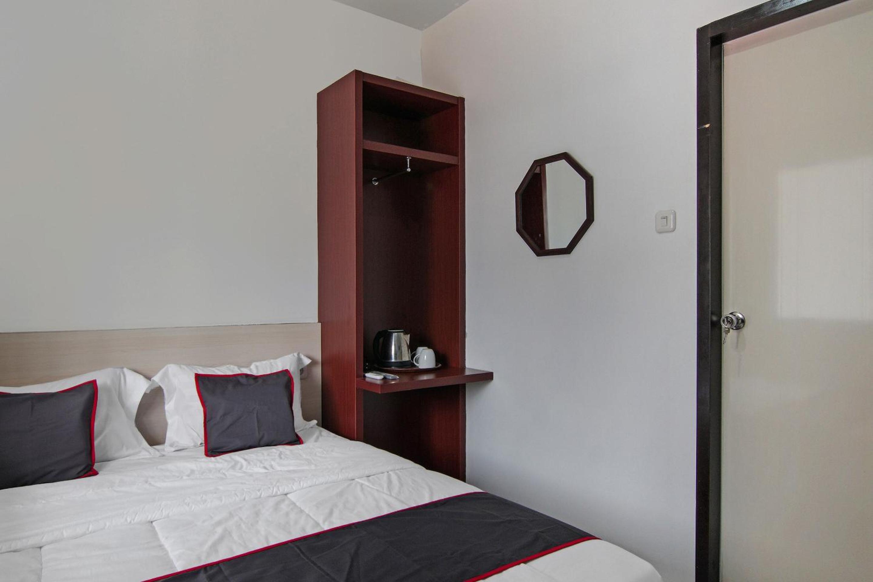 Standard Double Room - Photo 8