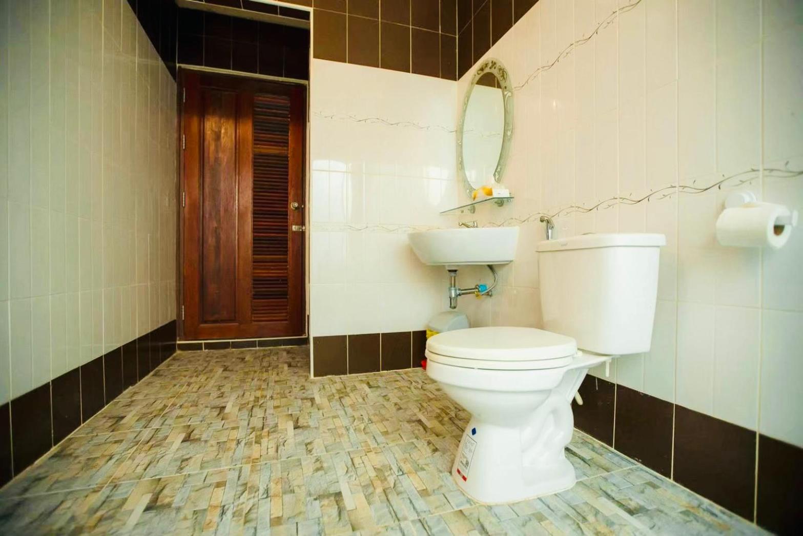 Three-Bedroom House - Photo 8