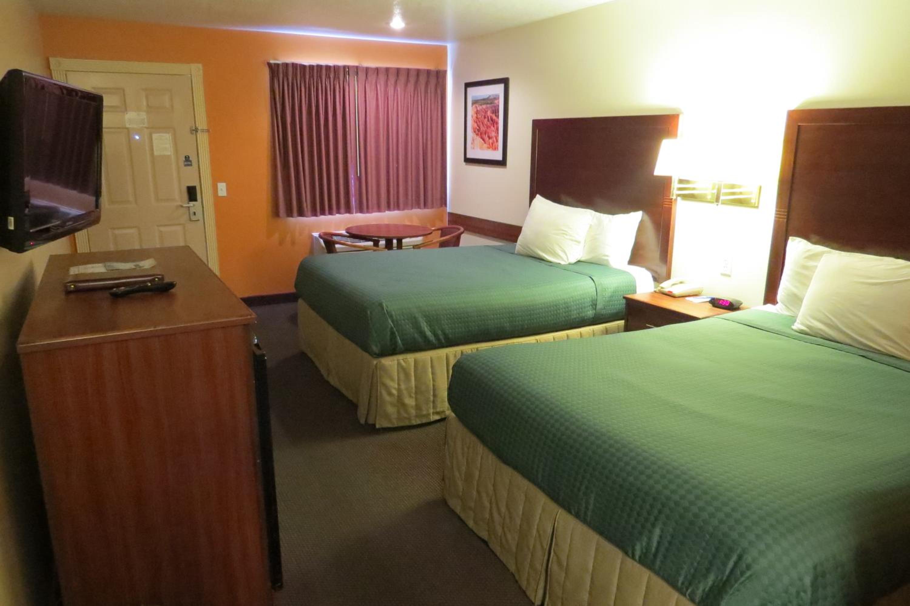 Queen Room with Pool View photo 3
