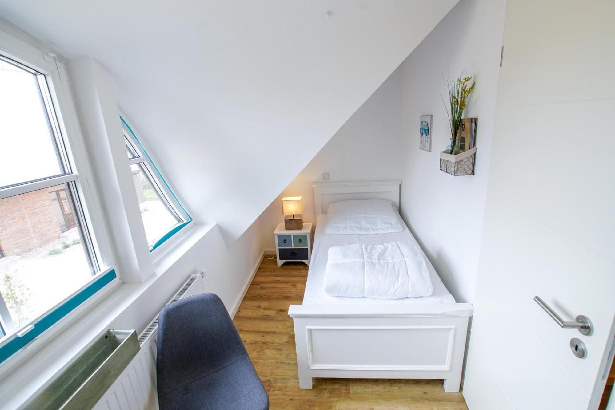 Two-Bedroom Apartment with Shower  photo 2