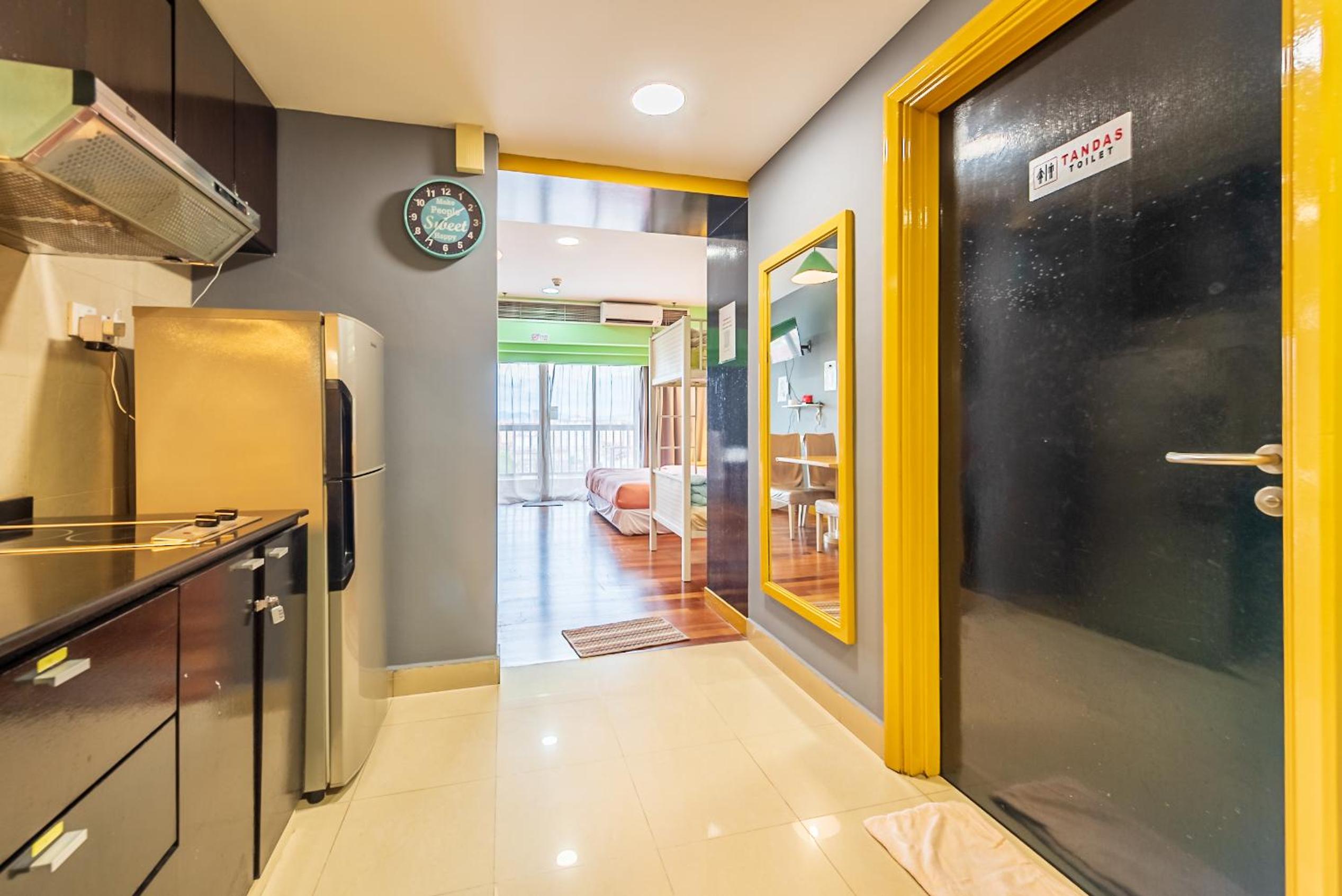 Studio Apartment - Photo 1