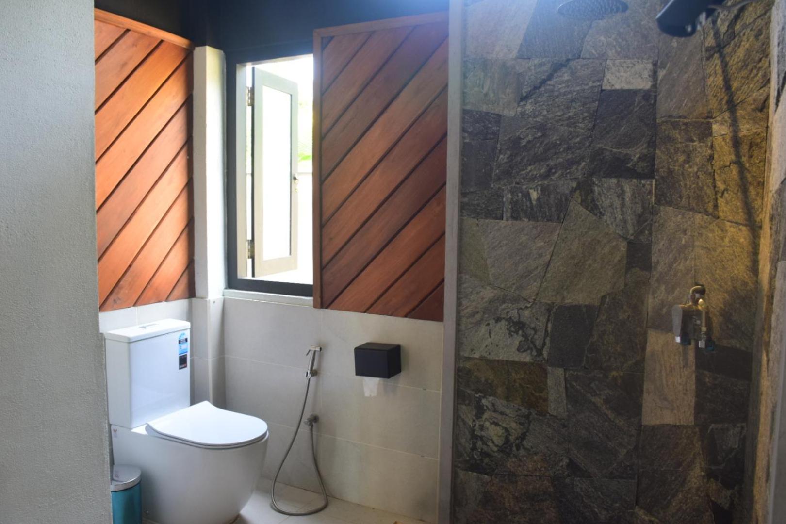 King Room with Pool View - Photo 10