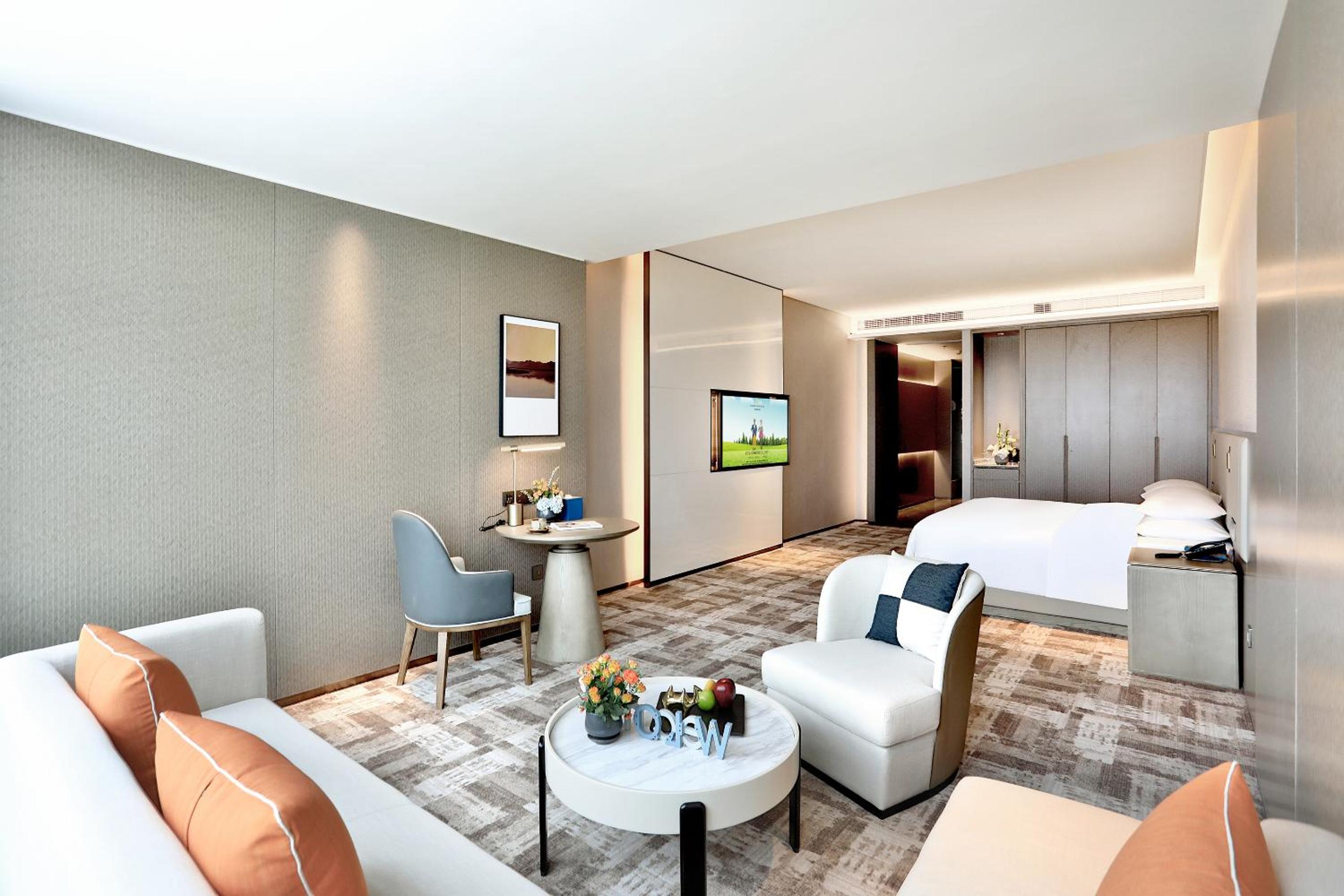 Deluxe King Room photo 2
