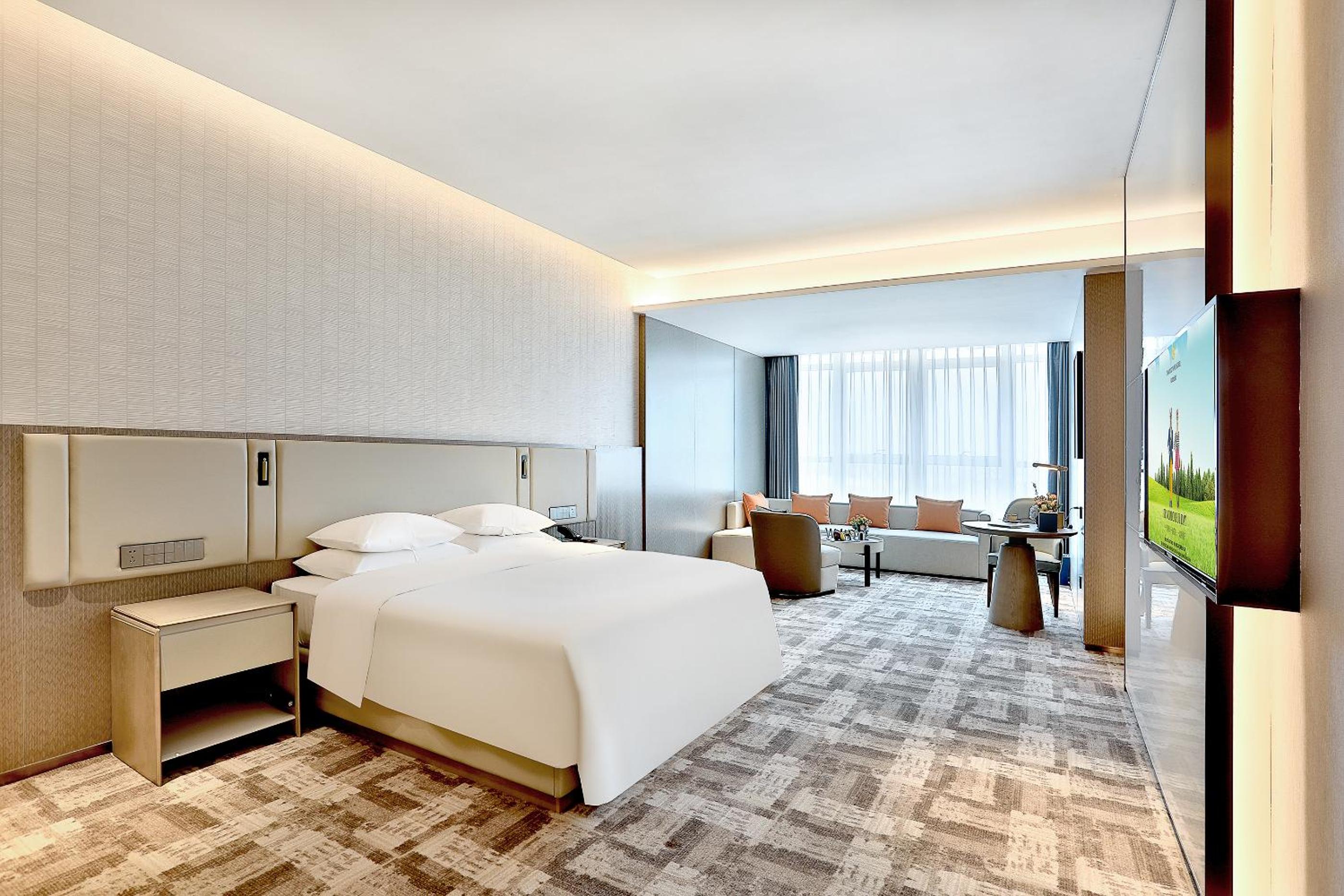 Deluxe King Room photo 1