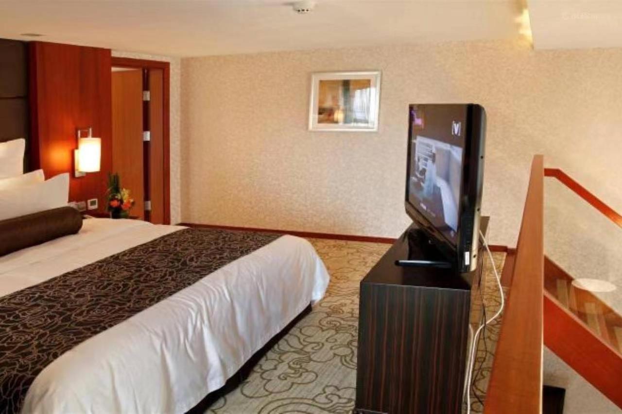 Deluxe Duplex King Room