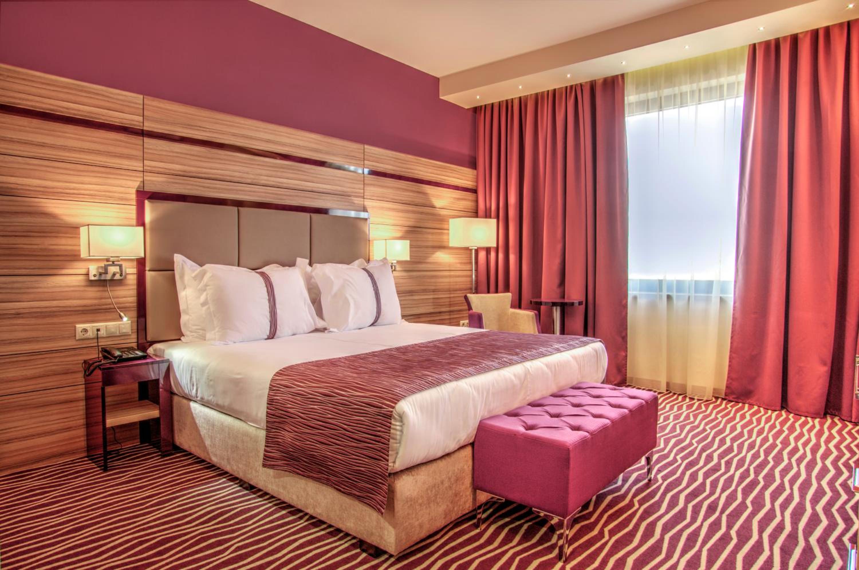 Standard King Room photo 1
