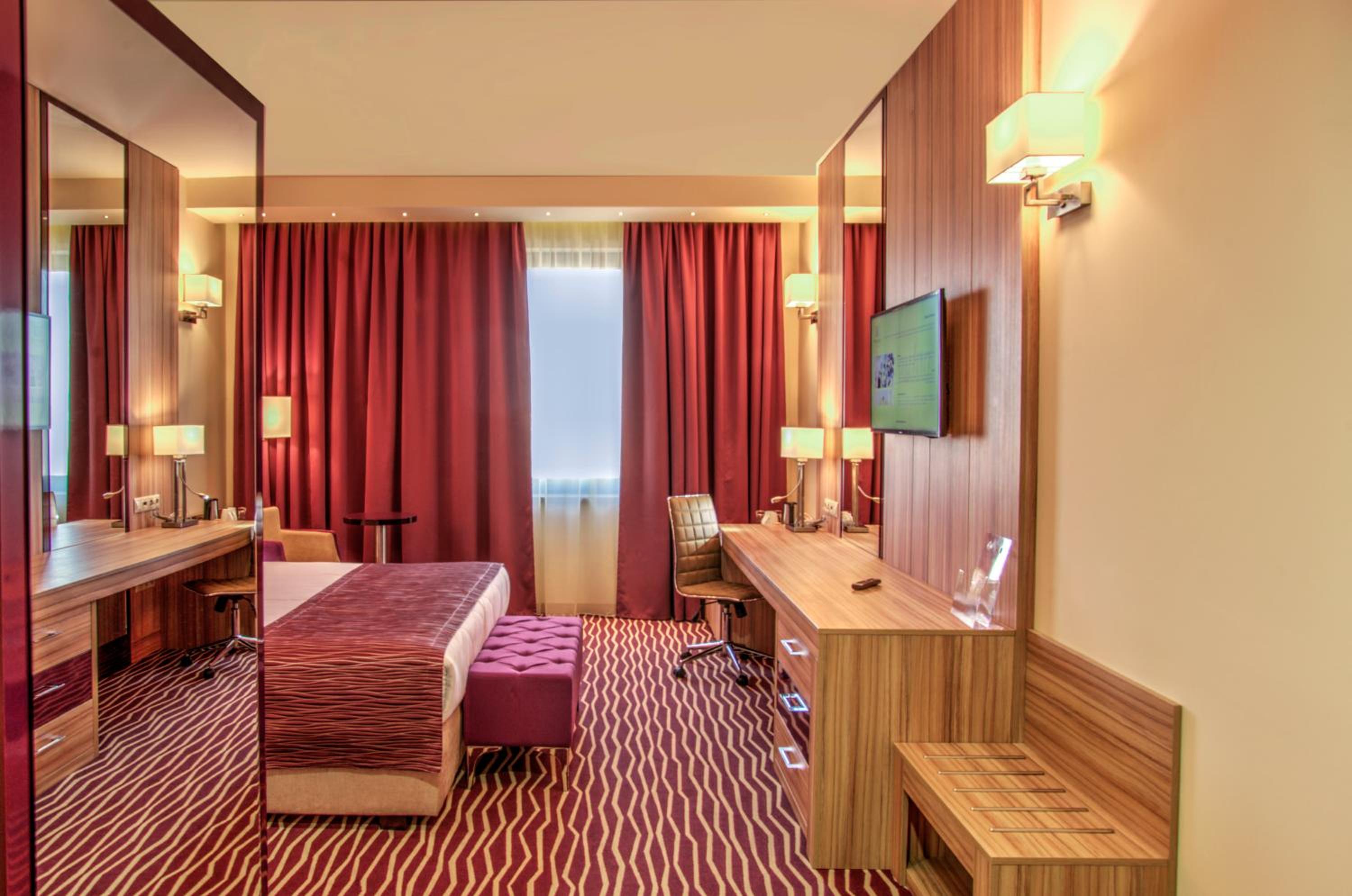 Standard King Room photo 3