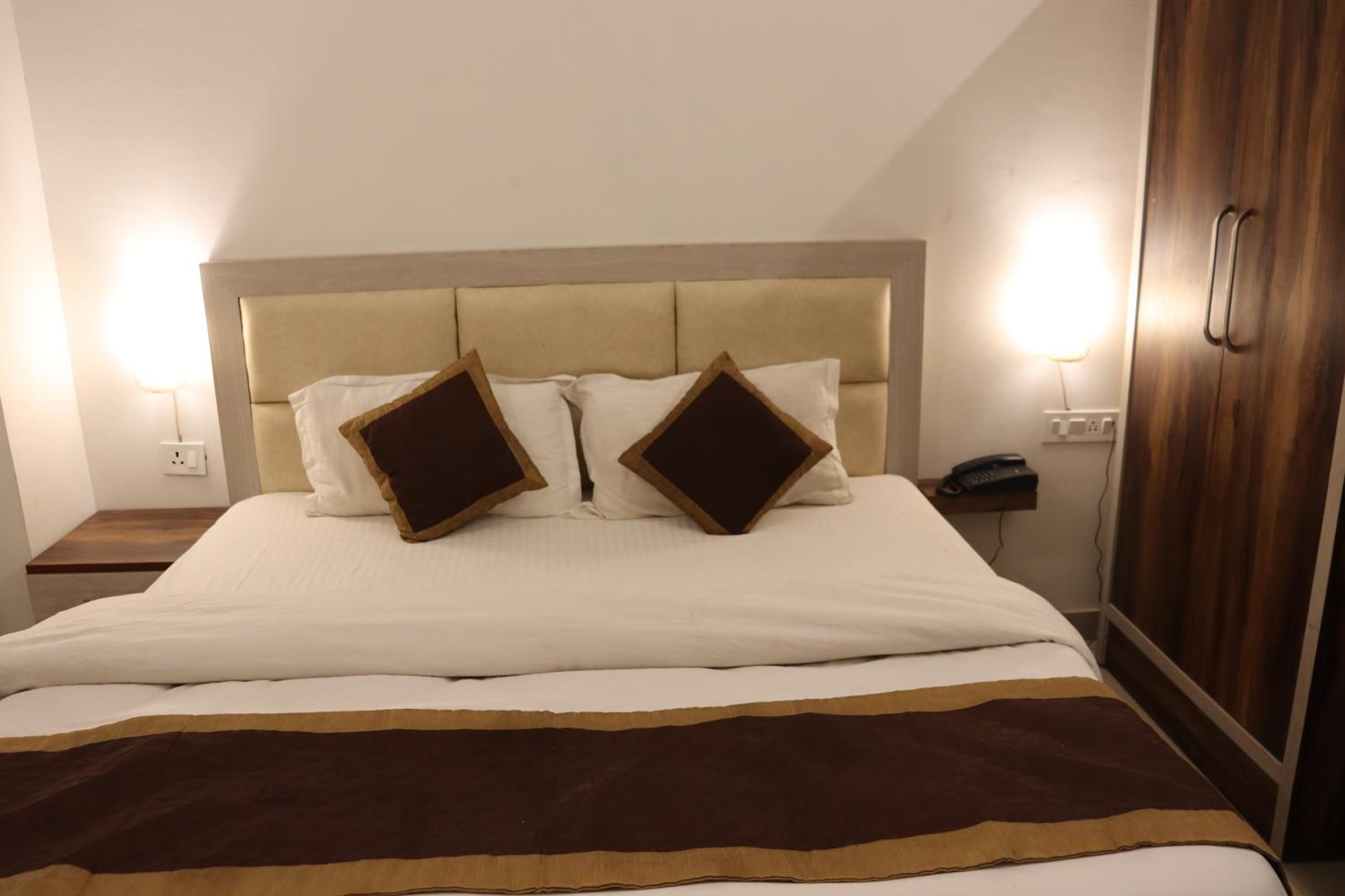 Deluxe Room - Photo 8
