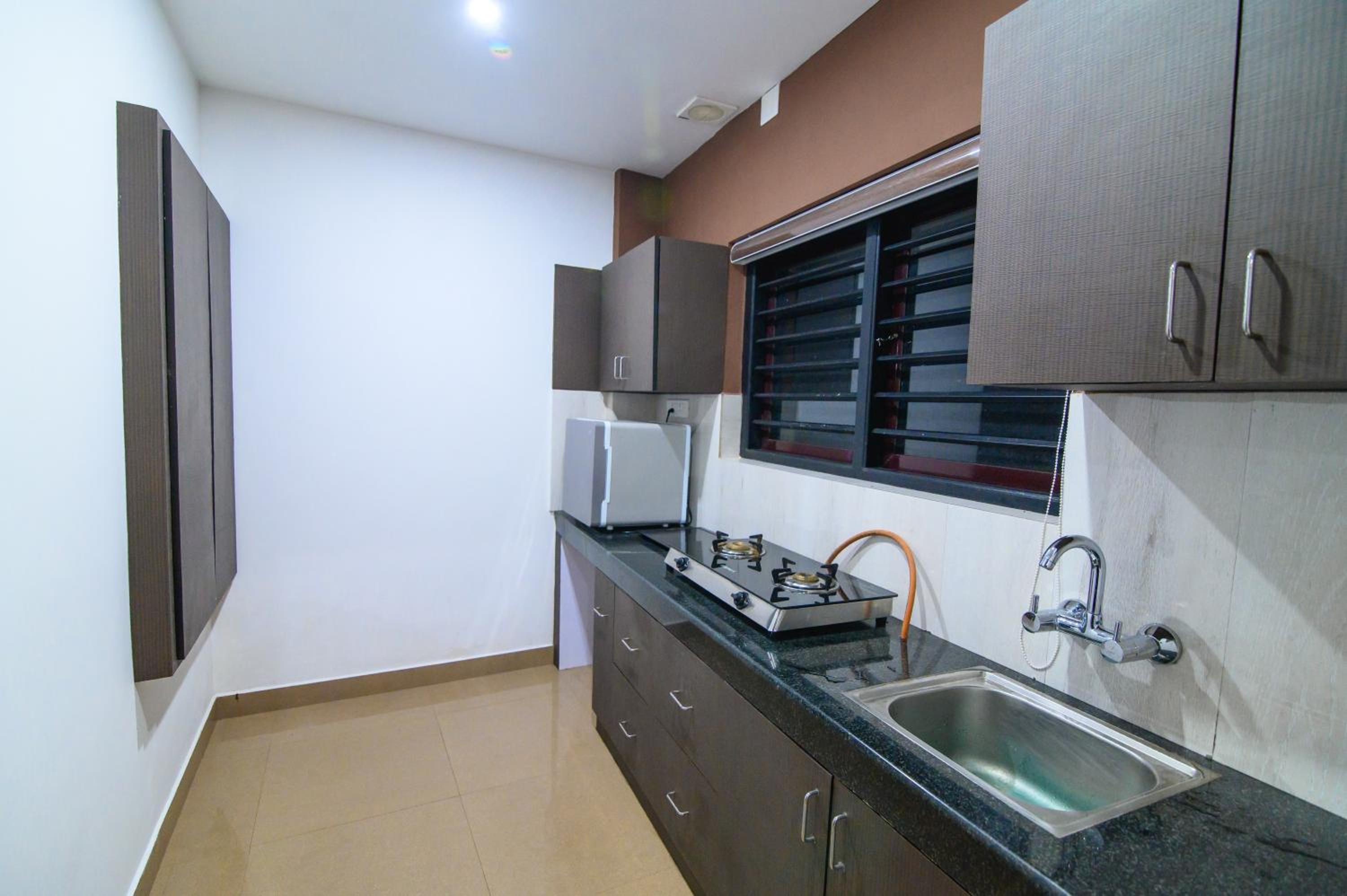 Three-Bedroom Apartment - Photo 7