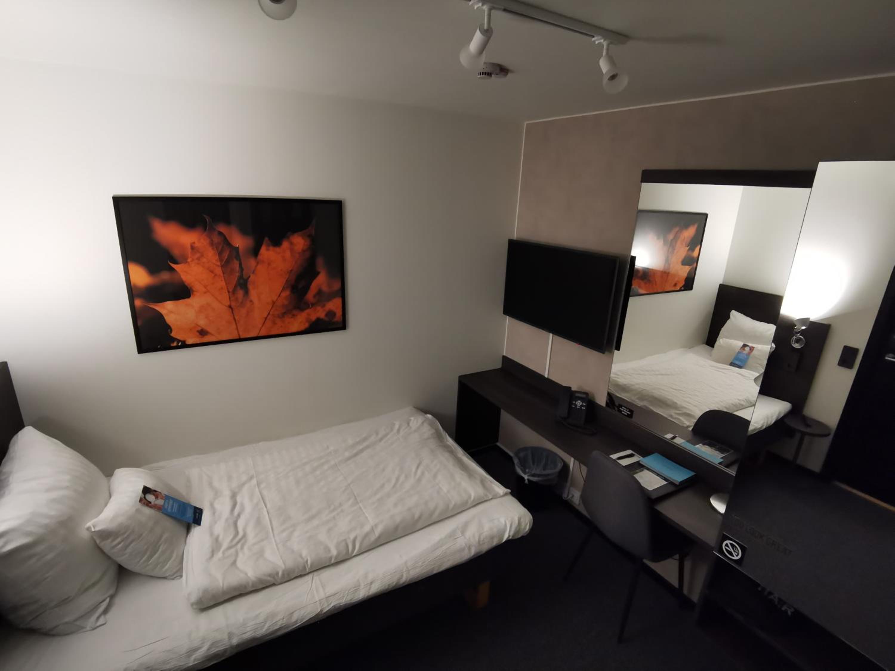 Compact Single Room (No window)