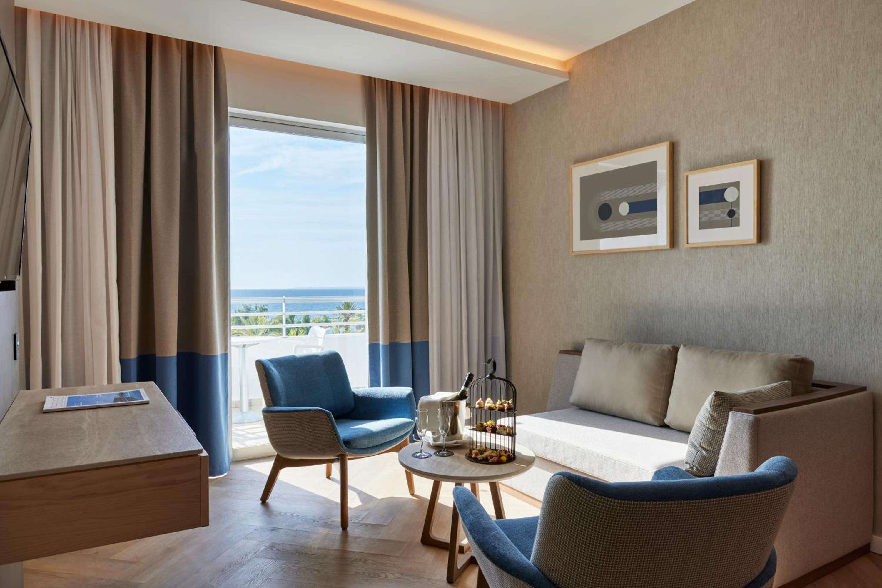 Junior Pool & Sea View Room (16+ years old) - Photo 4