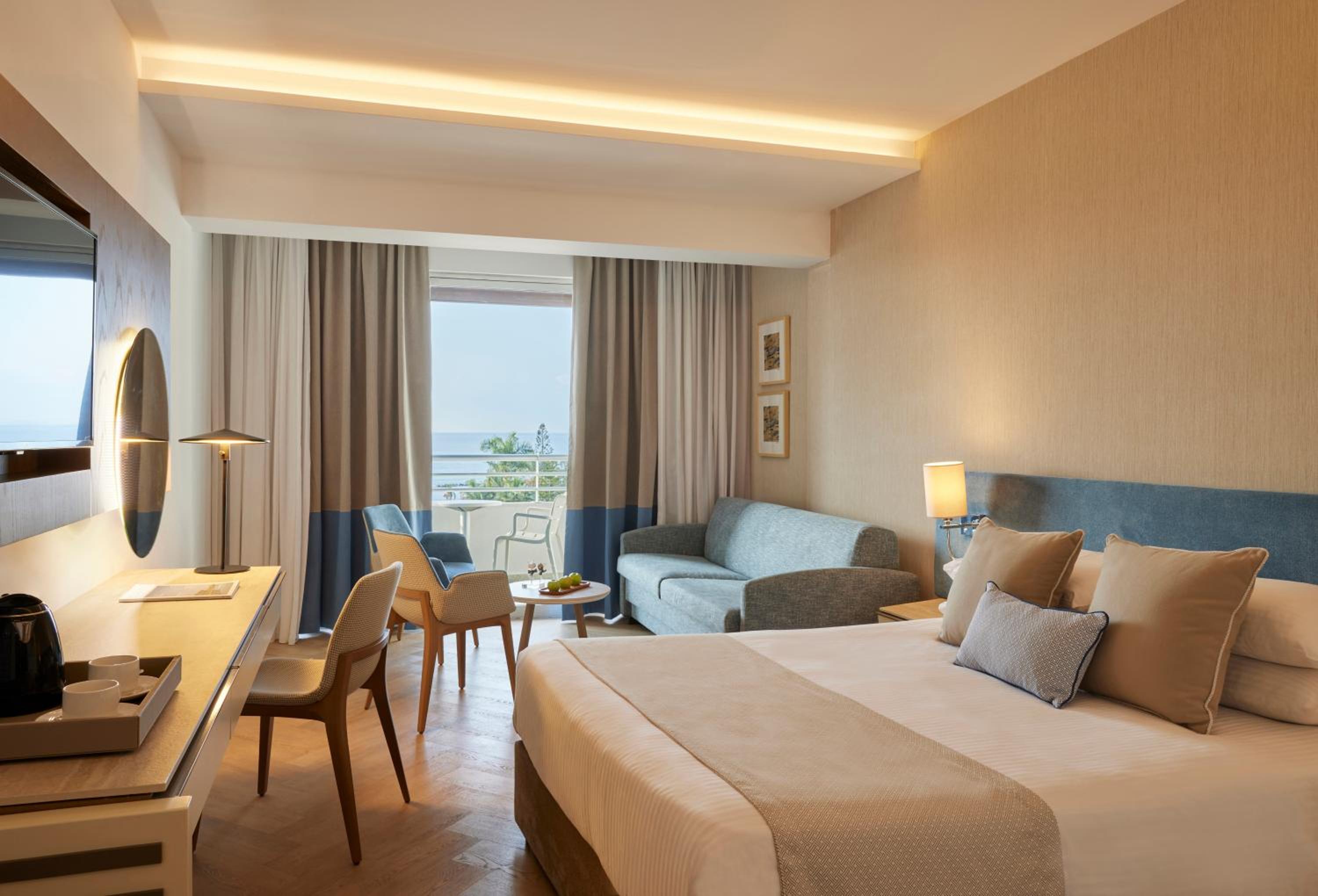 Family Sea View Room - Photo 1