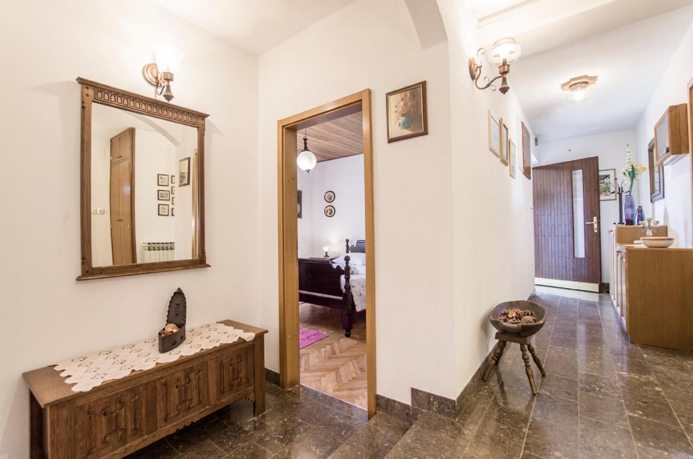 Three-Bedroom House with Terrace  photo 1