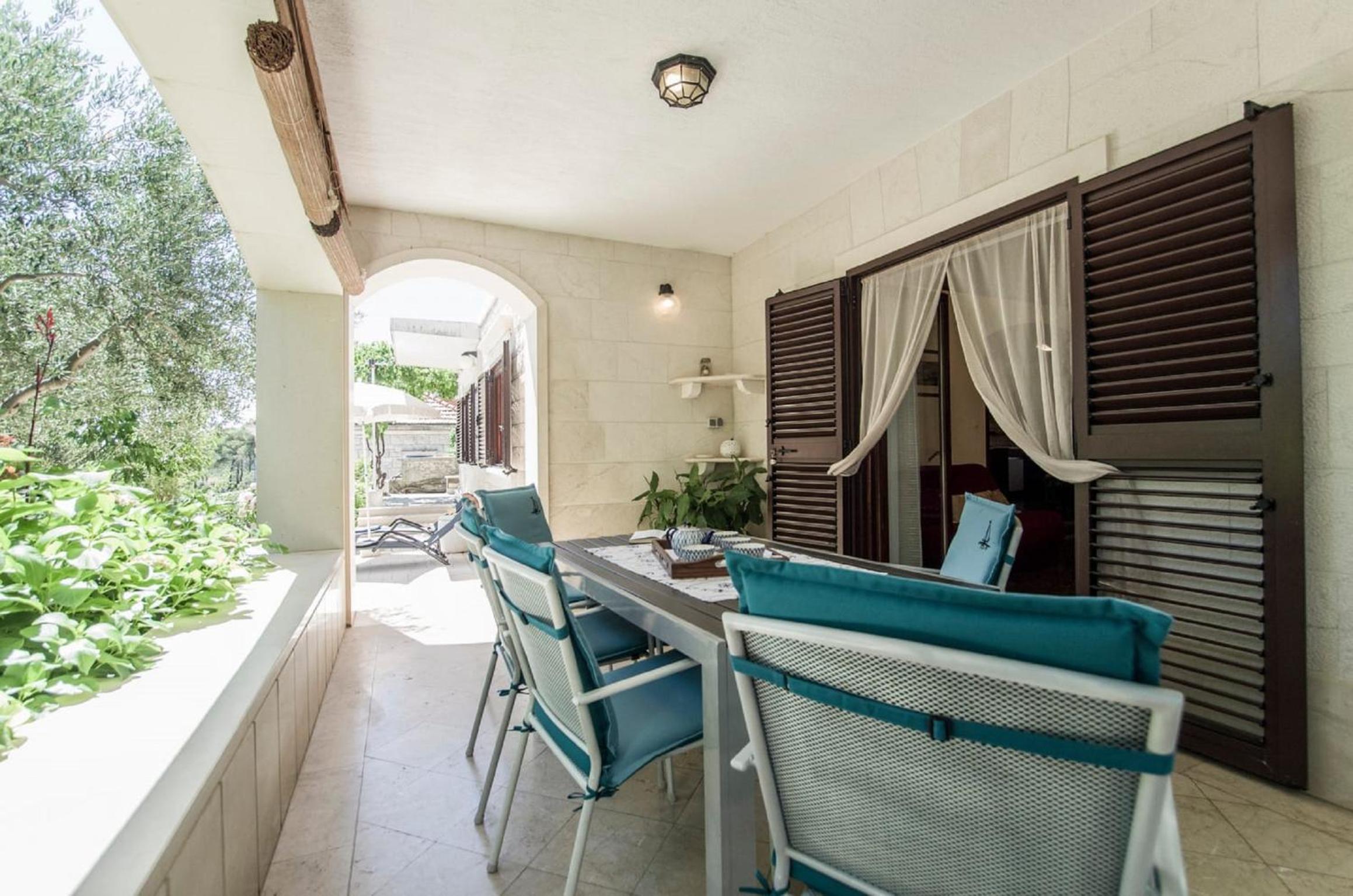 Three-Bedroom House with Terrace  photo 2