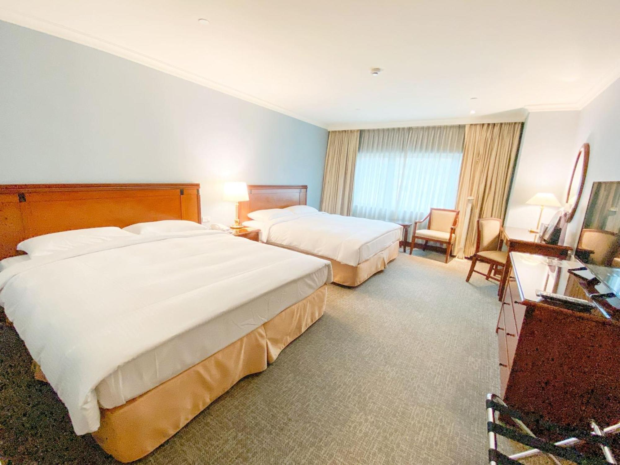 Double Room with City View - Photo 3