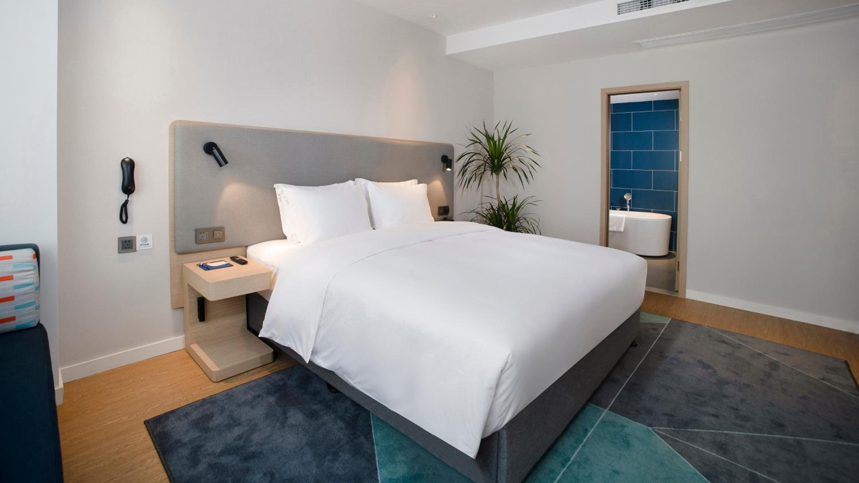 One-Bedroom King Suite - Photo 3