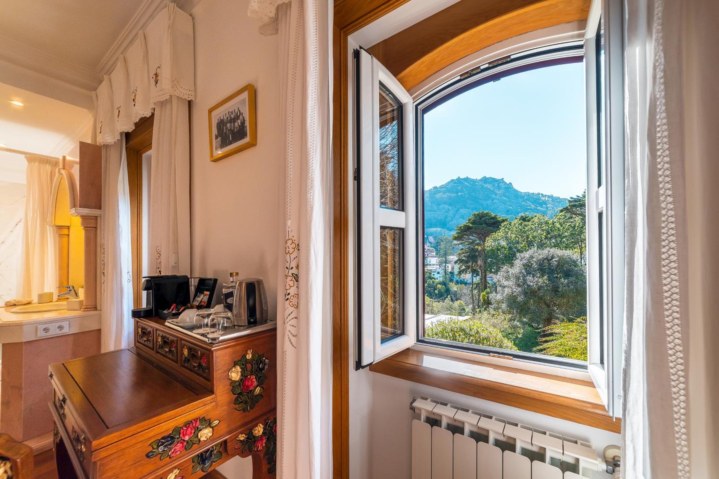 Deluxe Room with Garden View photo 3