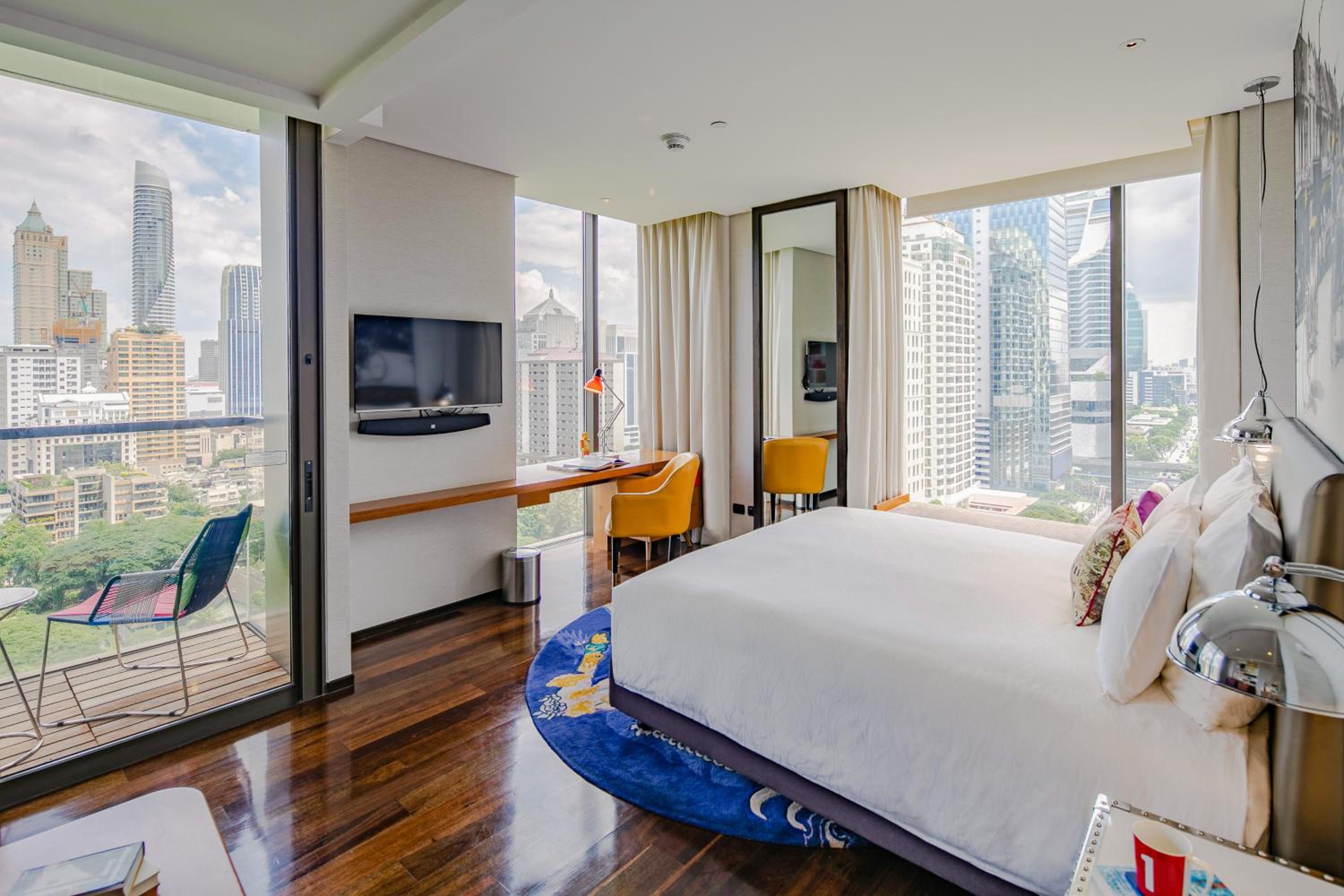 Standard Corner King Room with Balcony and Sunset Garden View