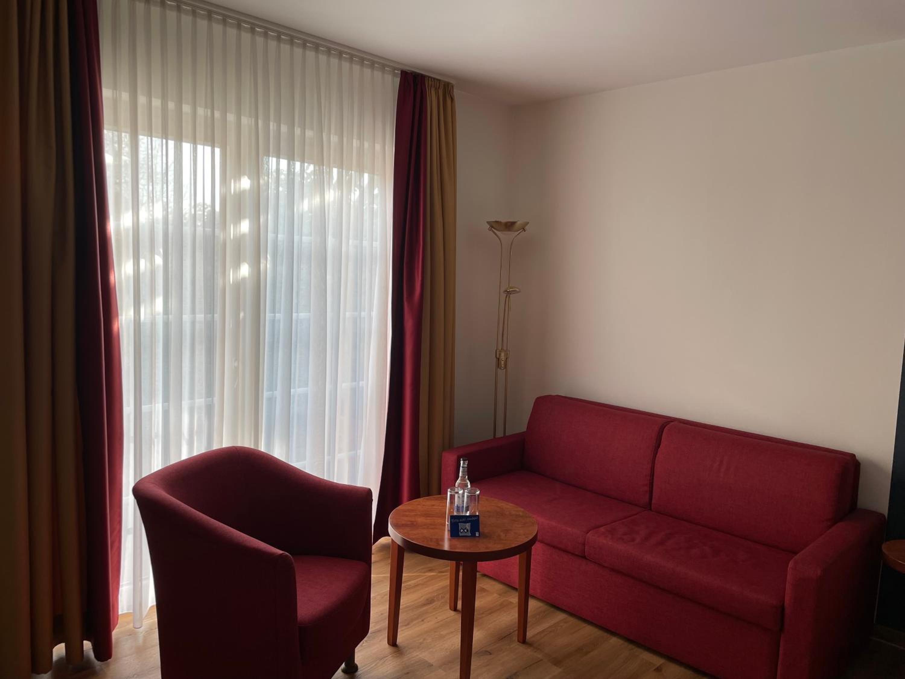 Superior Double Room thumbnail 5