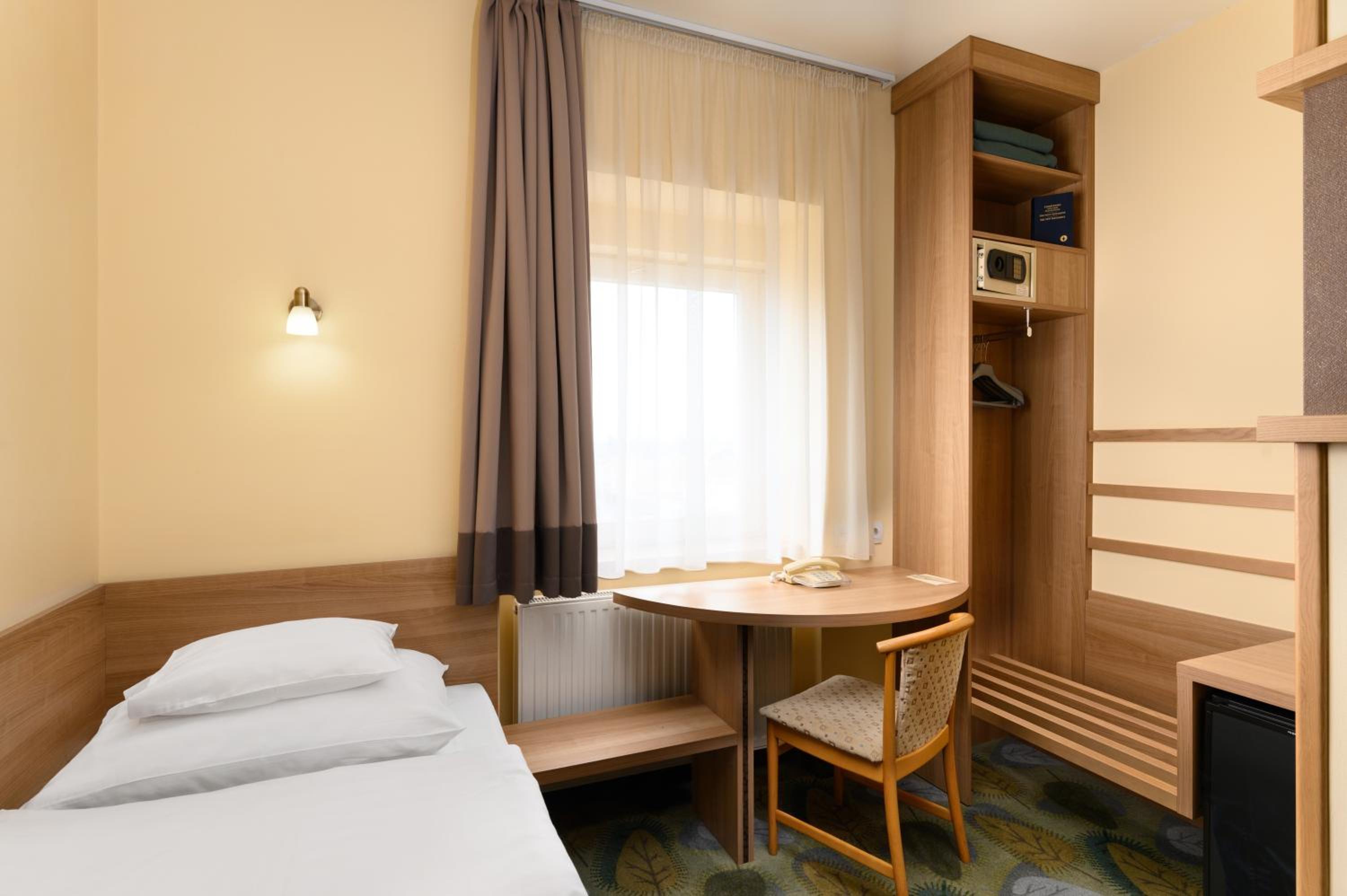 Standard Single Room photo 3