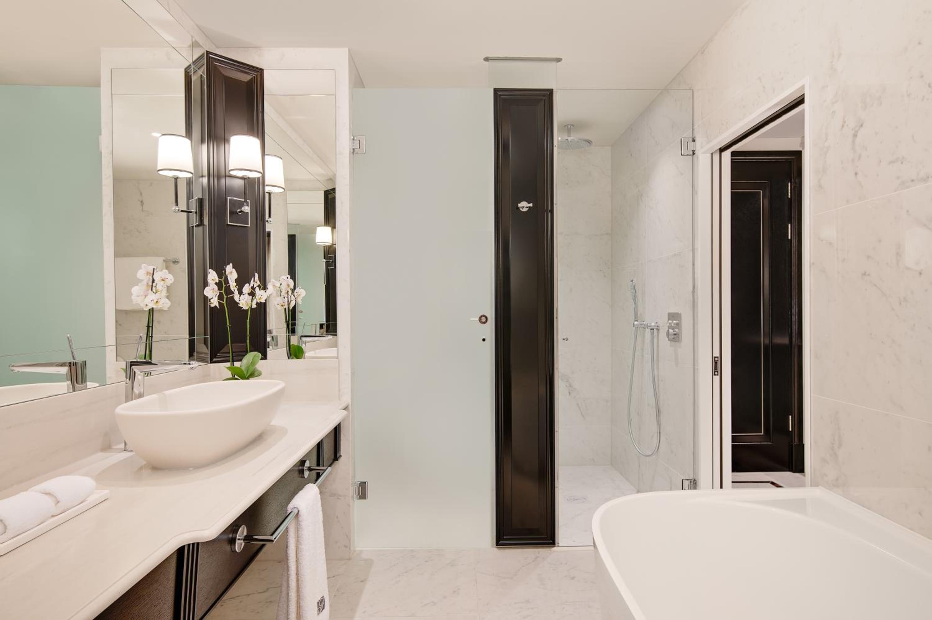Fairmont King Room - Photo 5