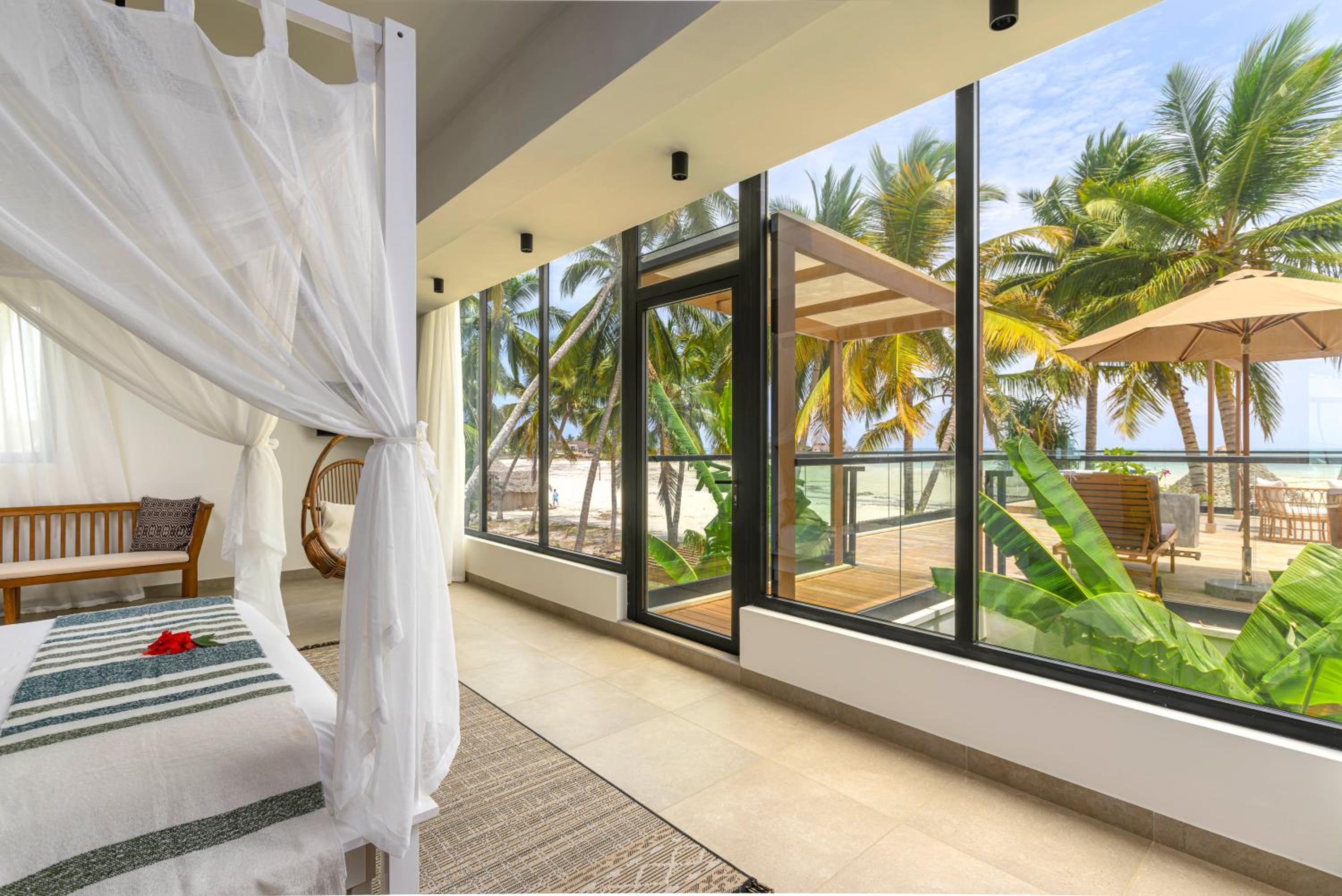 Suite with Hot Tub - Photo 6