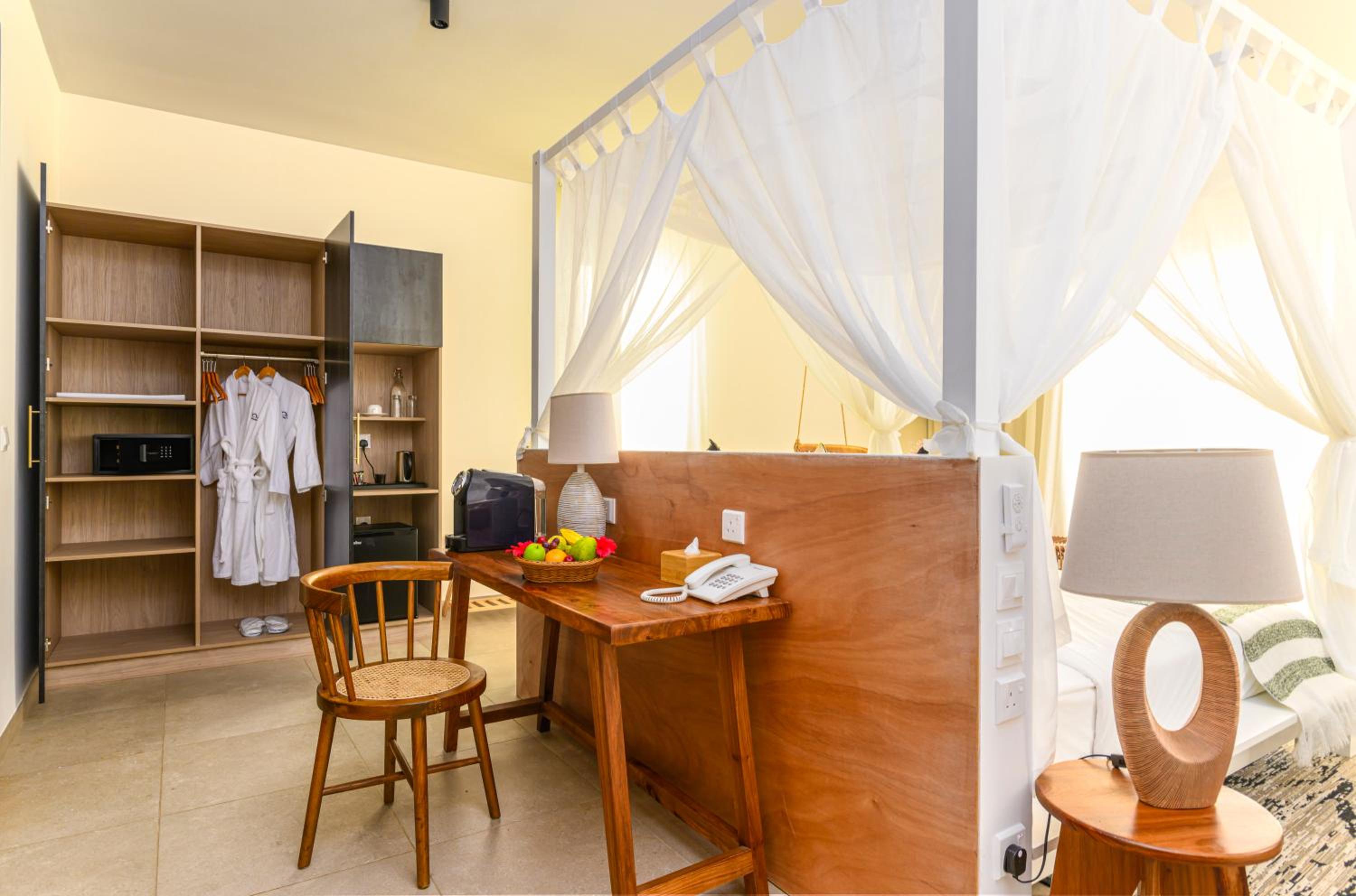 Honeymoon Suite with Private Pool - Photo 12