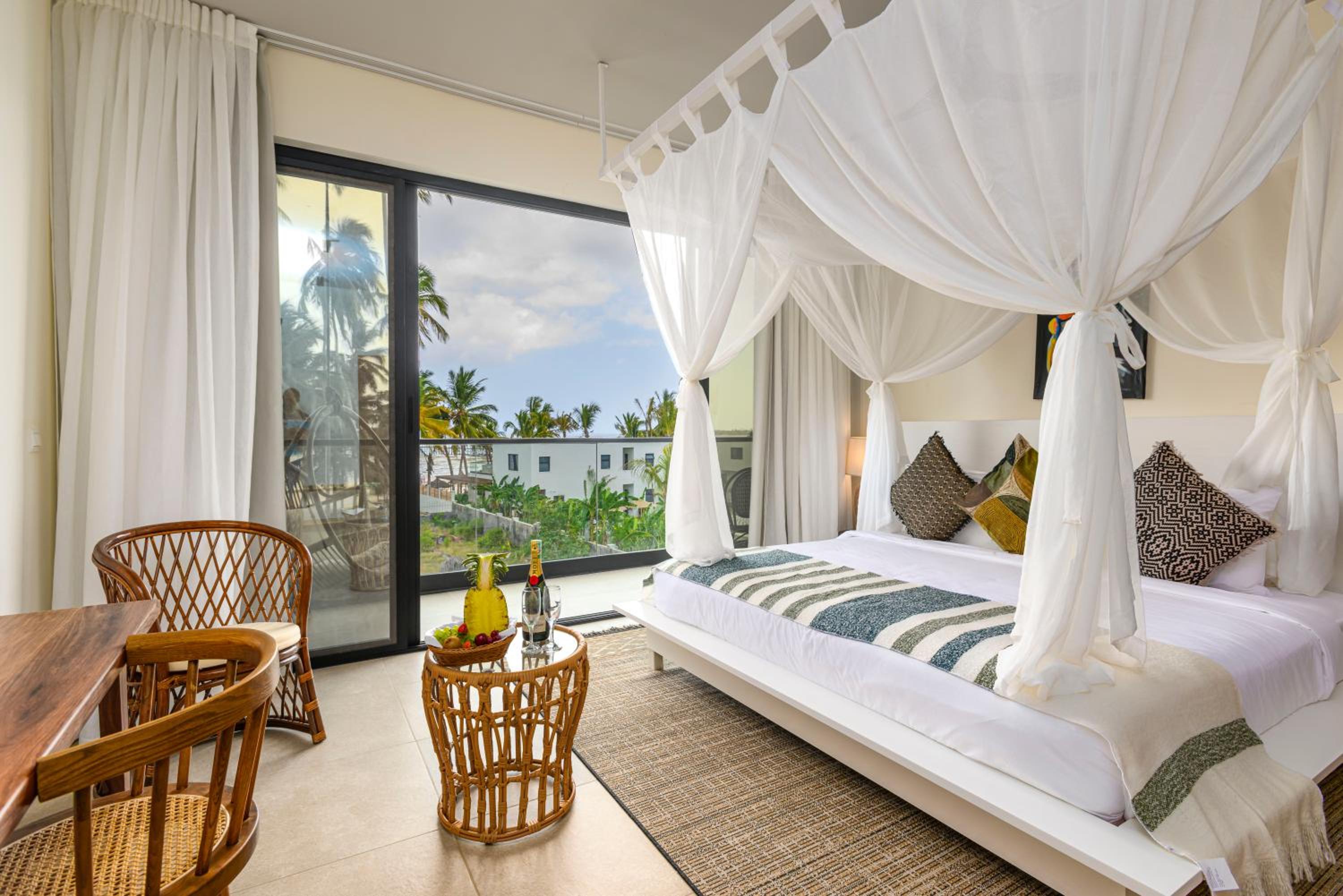 Double Room with Sea View - Photo 3