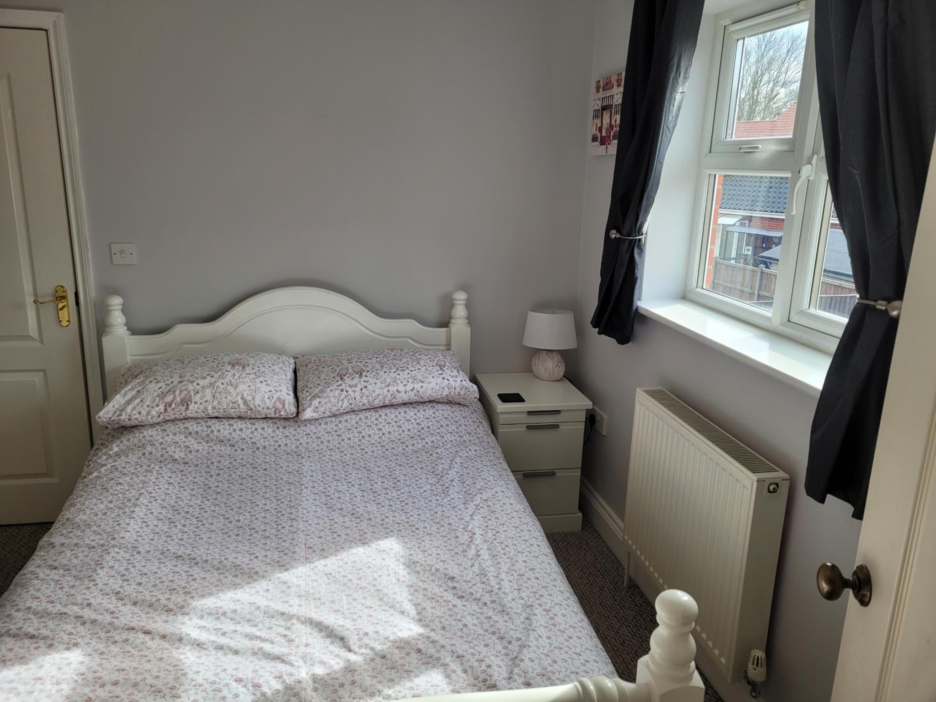 Five-Bedroom House photo 3