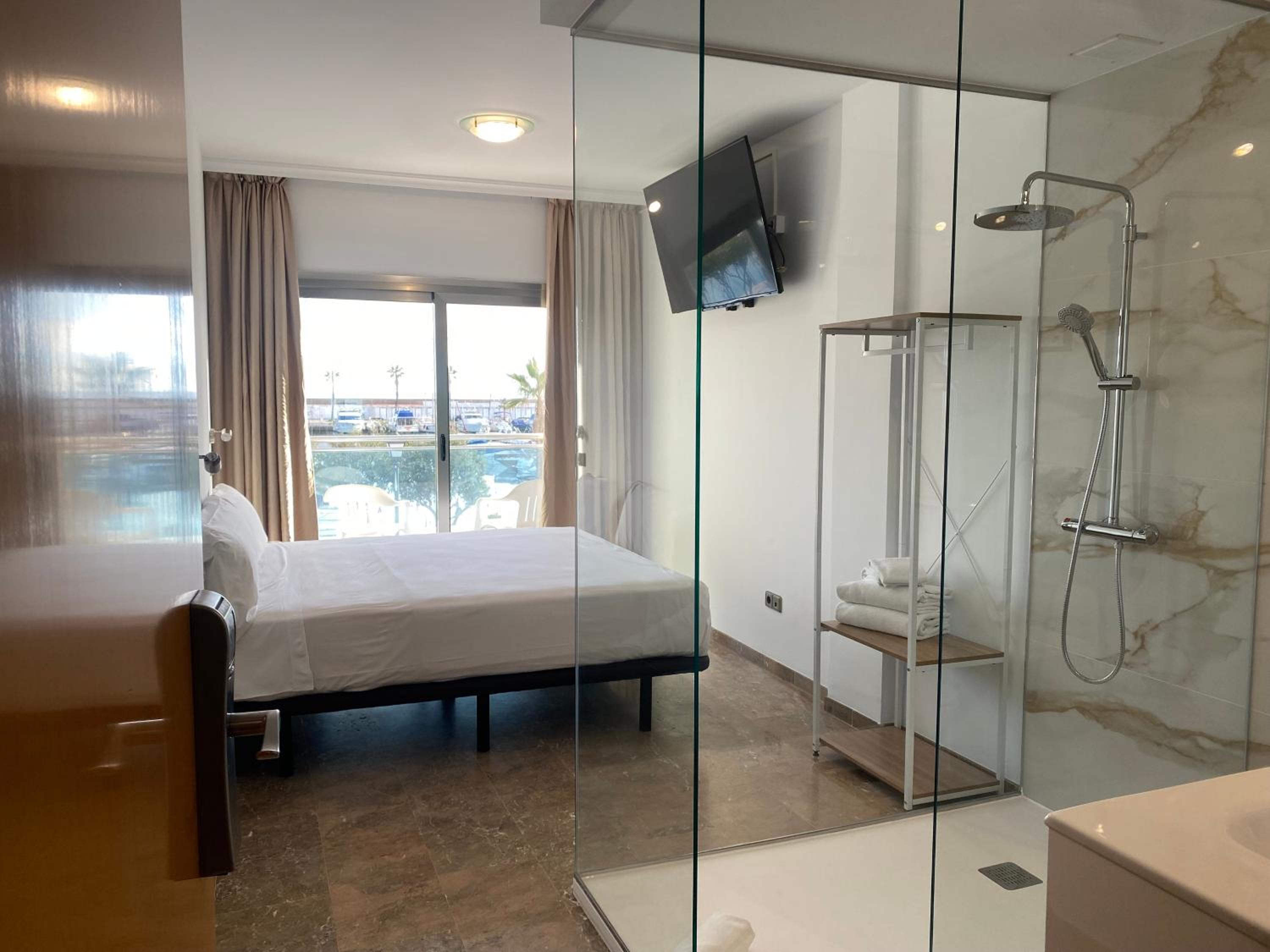 Double or Twin Room with terrace  with Marina Views (1 - 2 Adults)  - Photo 6