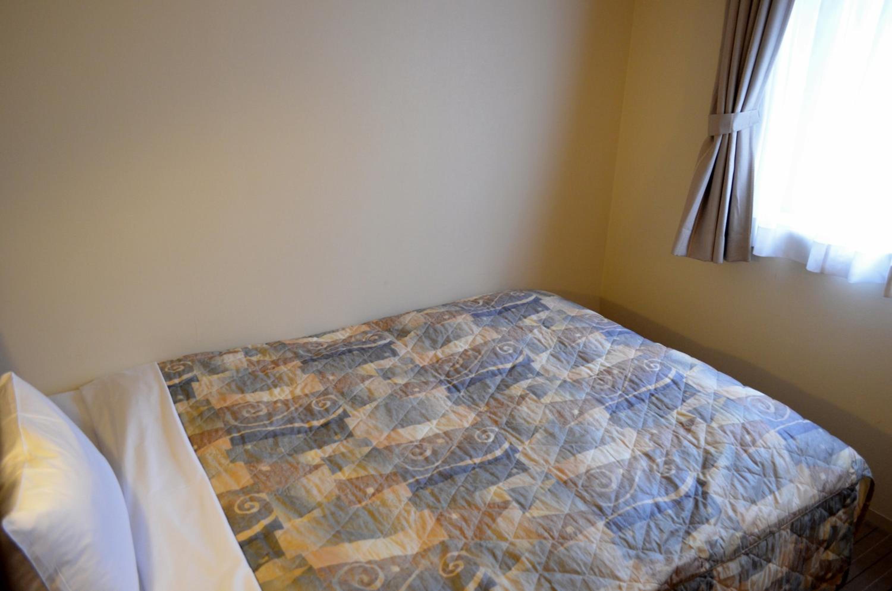 Double Room with Small Double Bed - Smoking photo 2