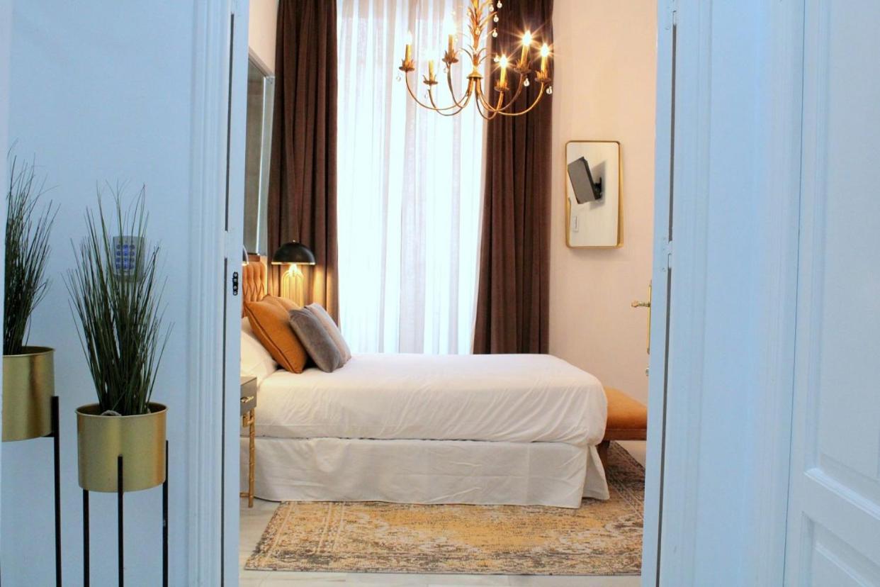 Double Room - Photo 11
