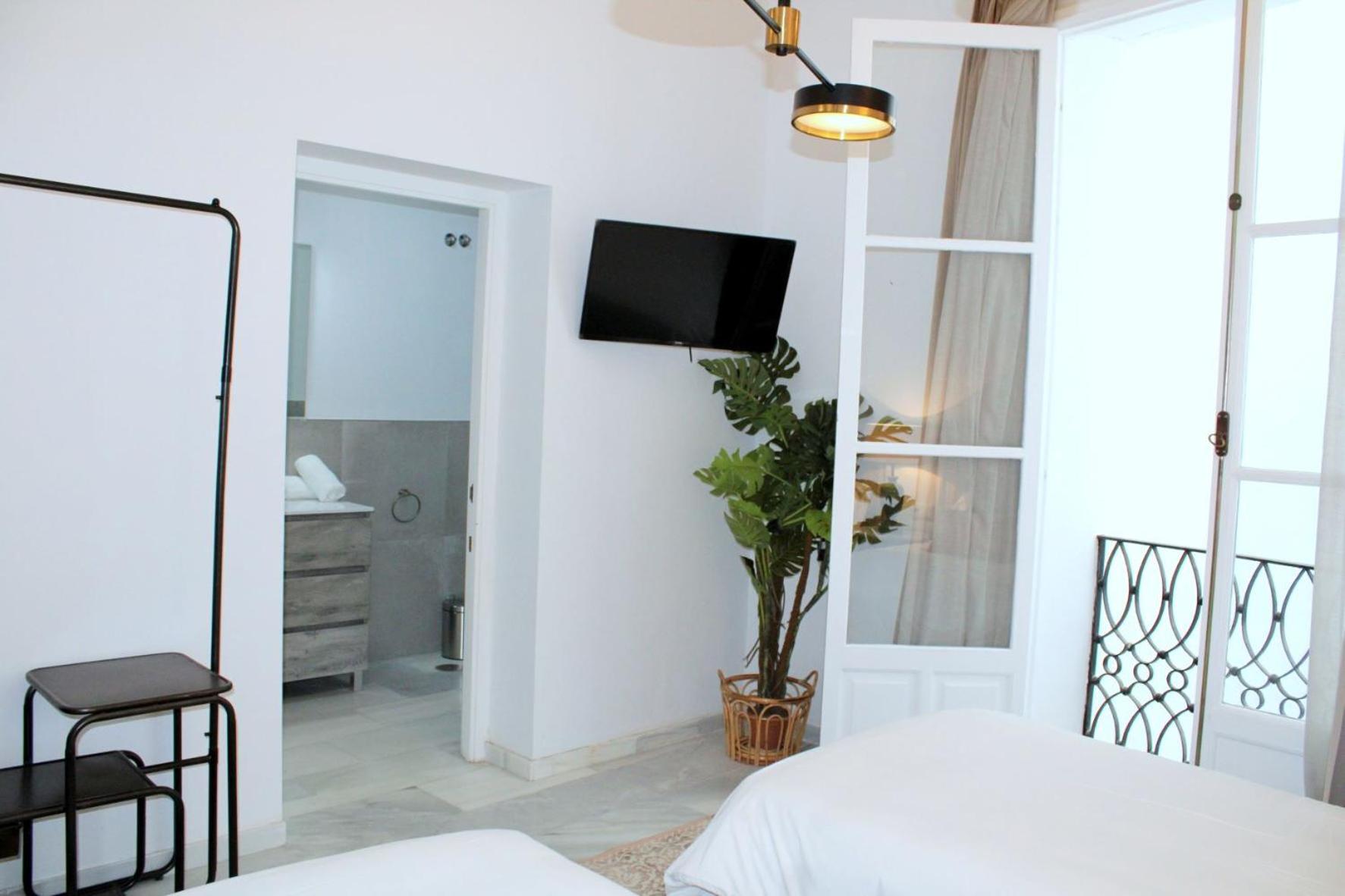 Double Room - Photo 35
