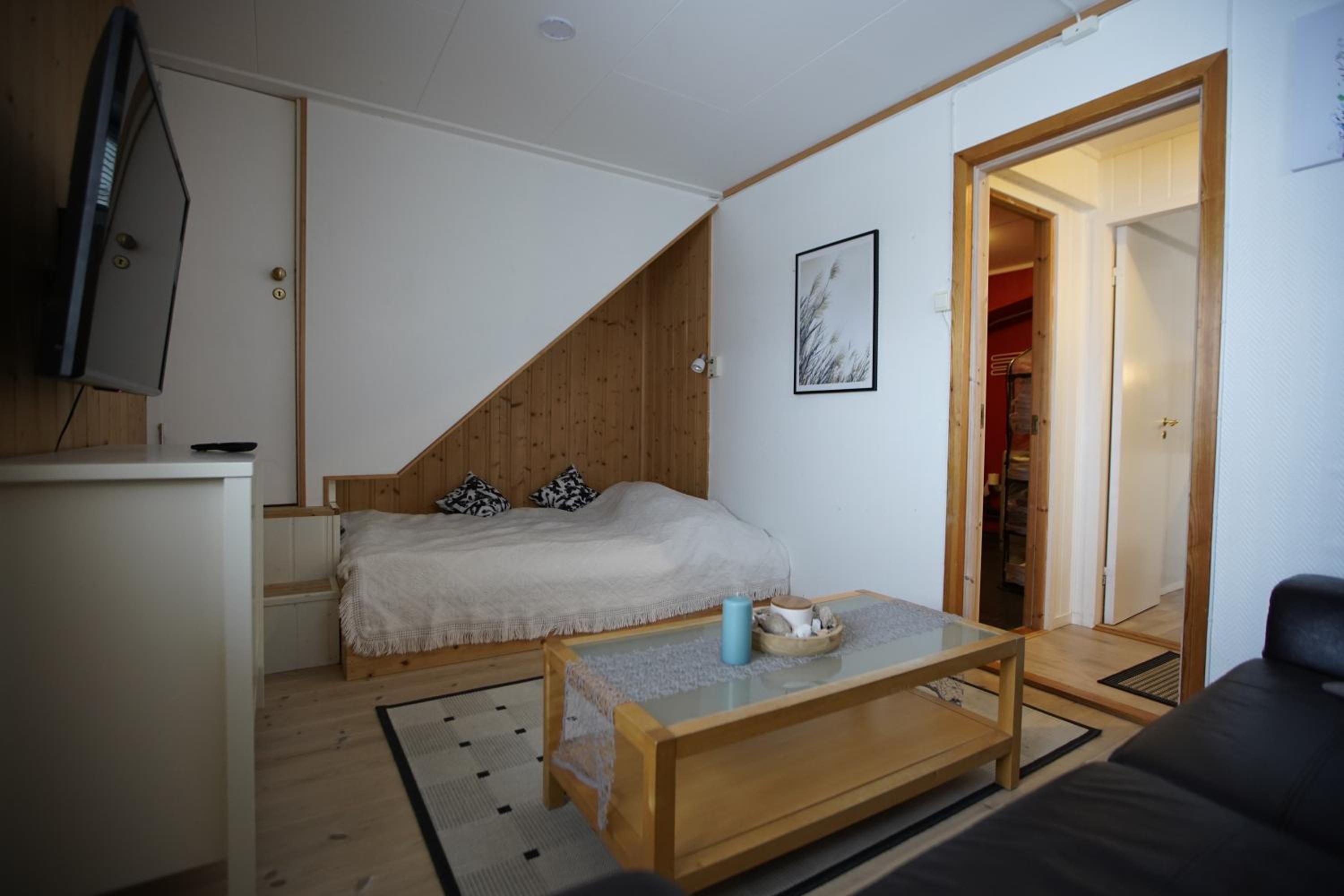 One-Bedroom Apartment photo 1