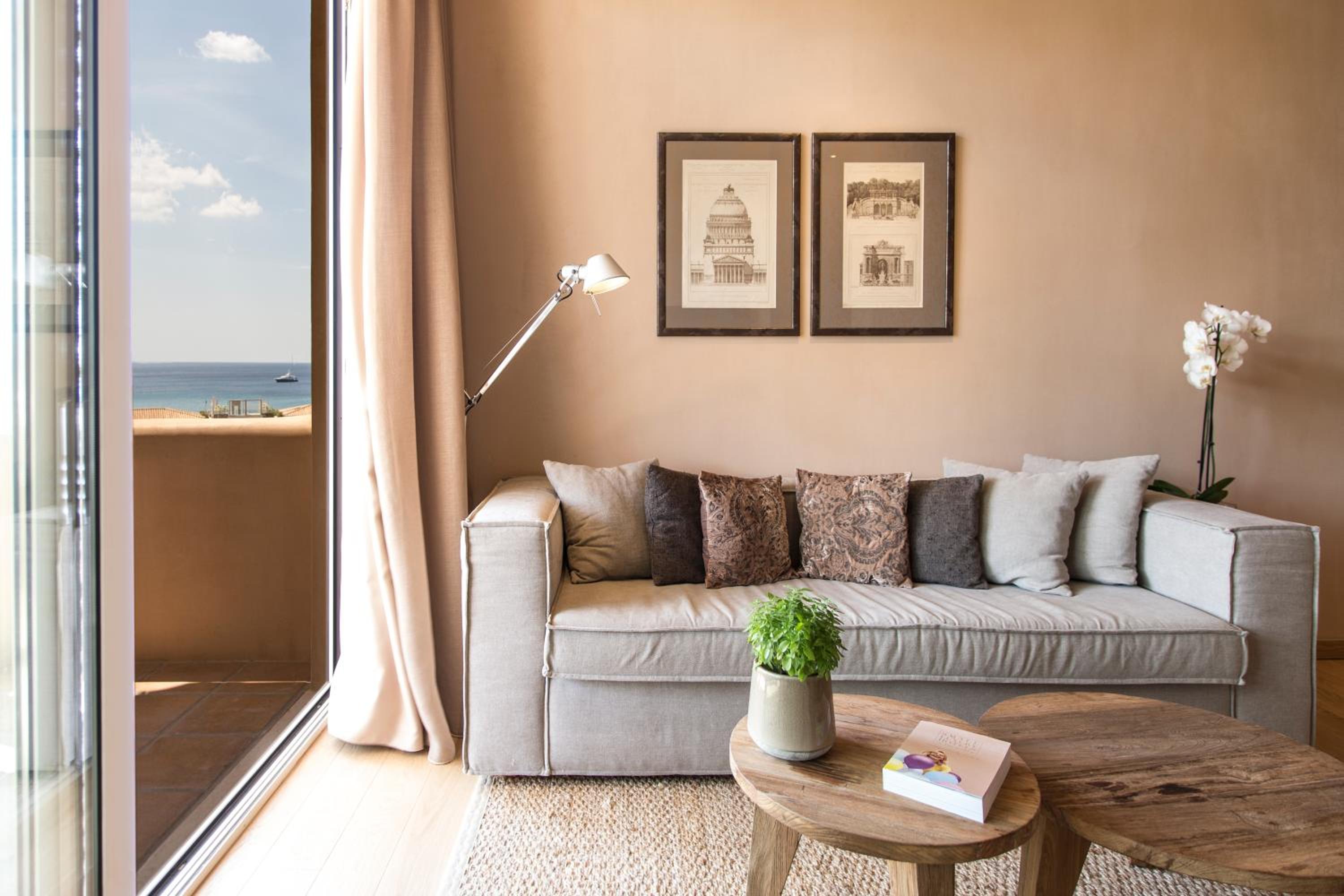 Deluxe Suite with Sea View photo 3