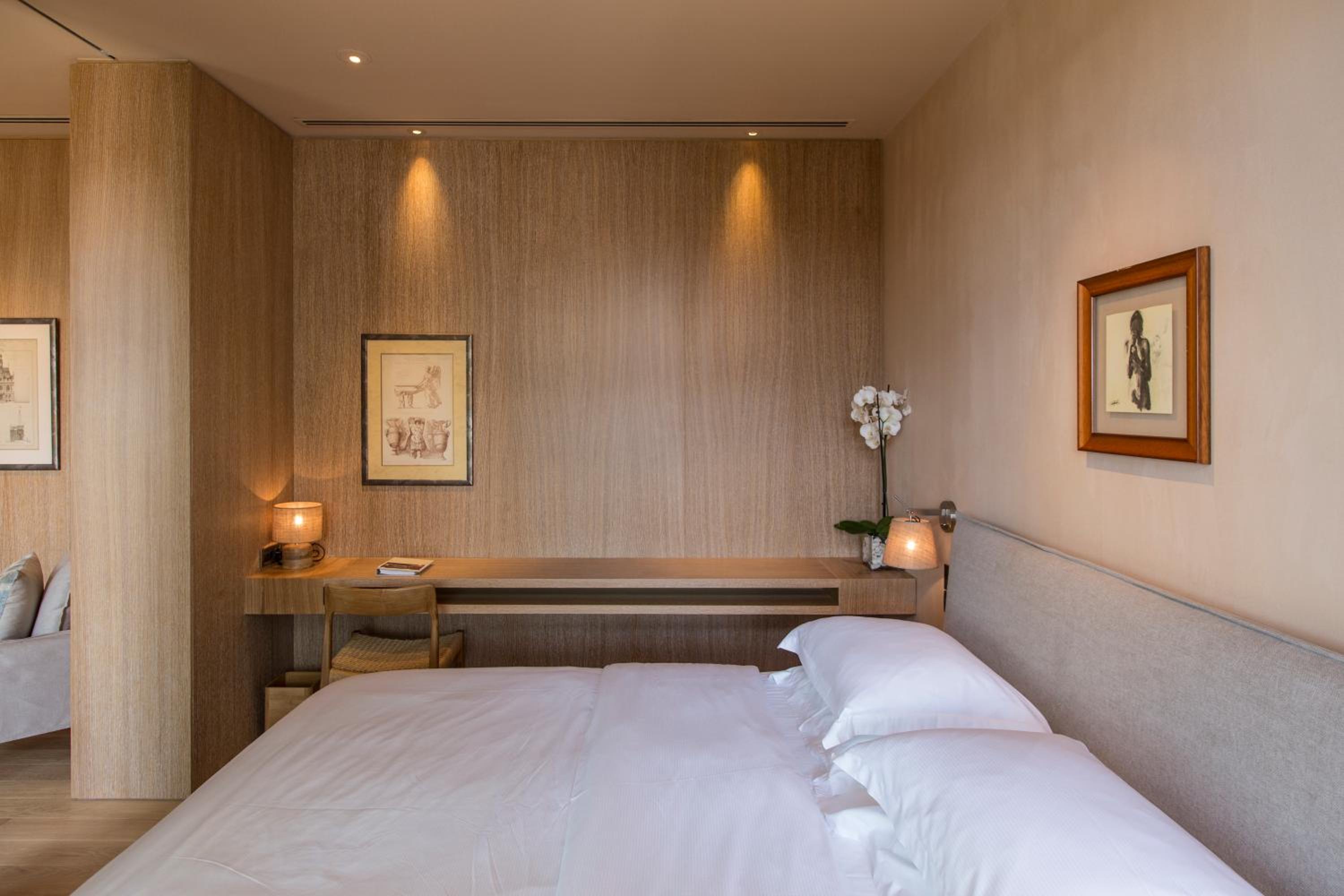 Deluxe Suite with Sea View photo 2
