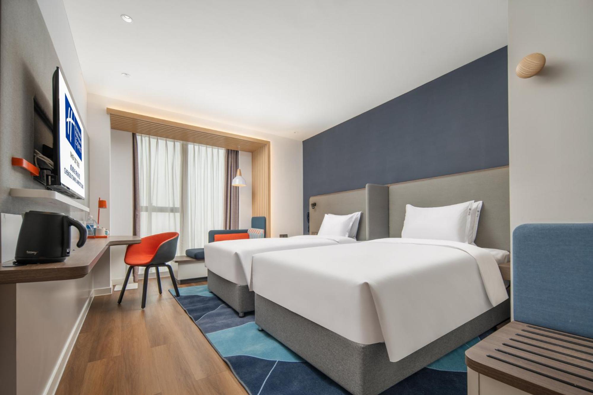 Standard Twin Room - Photo 1