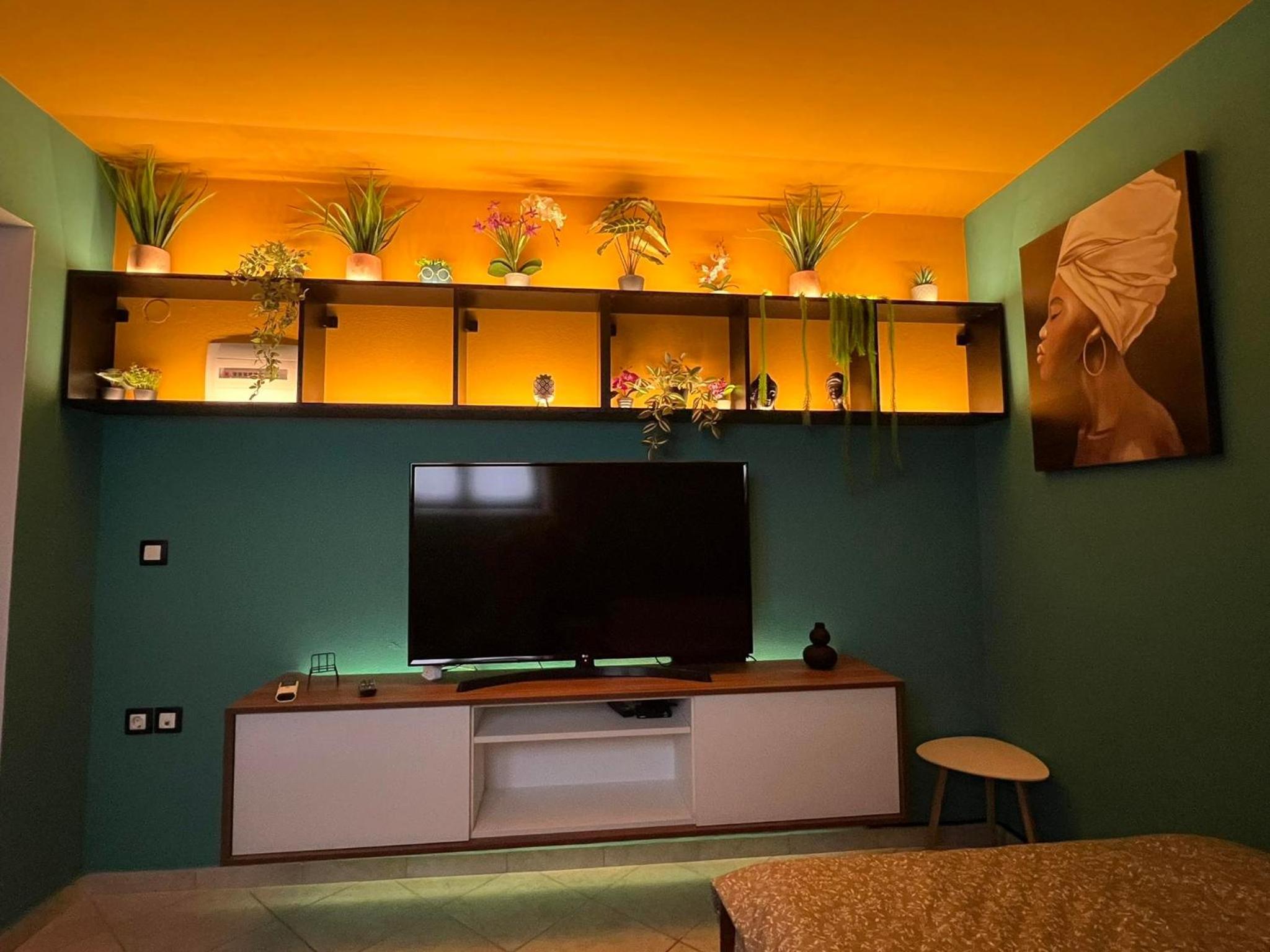 One-Bedroom Apartment photo 1