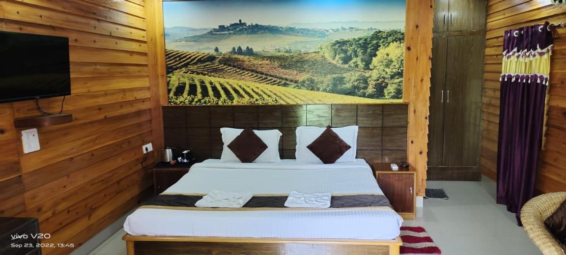 Deluxe Room (2 Adults + 1 Child)