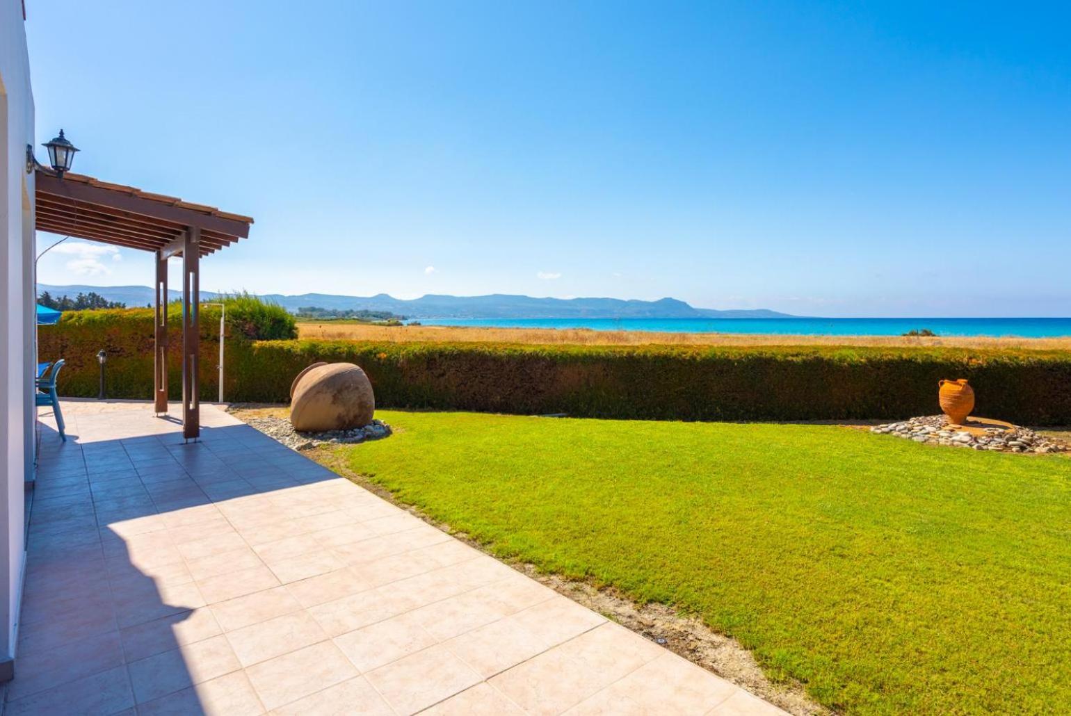 Villa photo 2