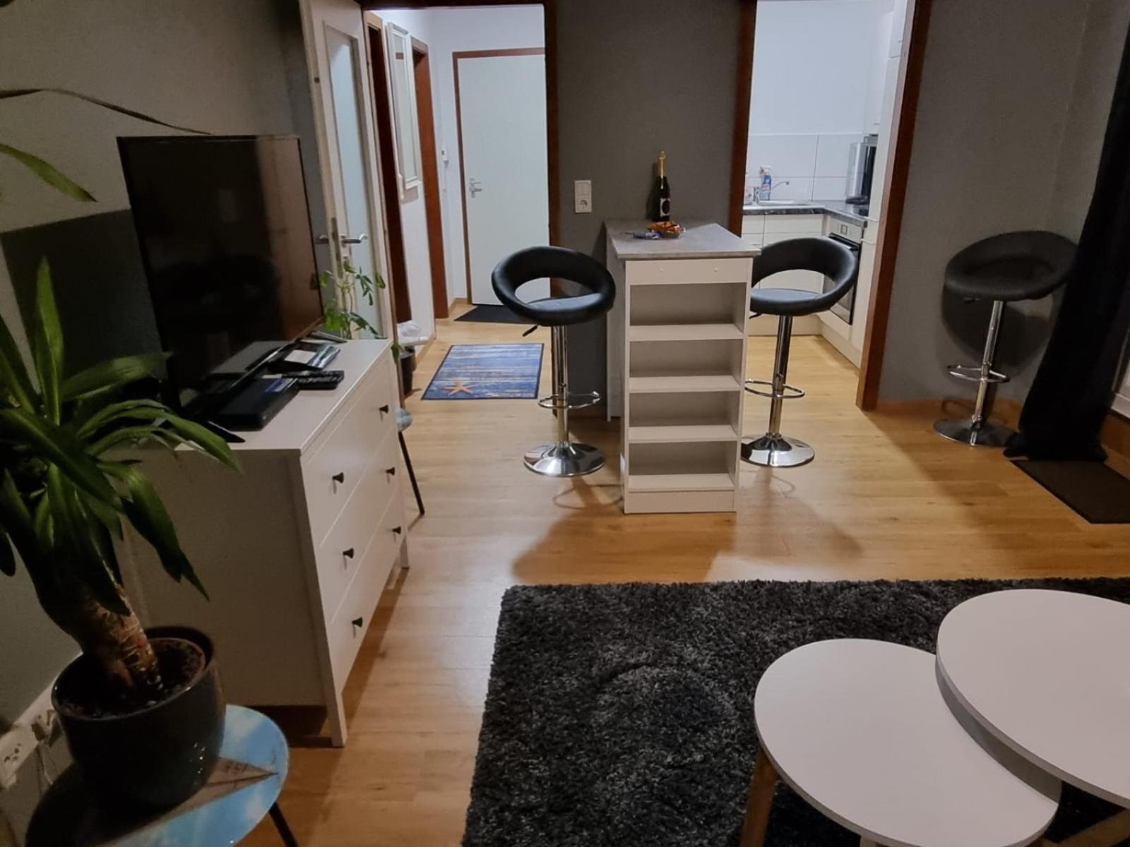 One-Bedroom Apartment - Photo 2