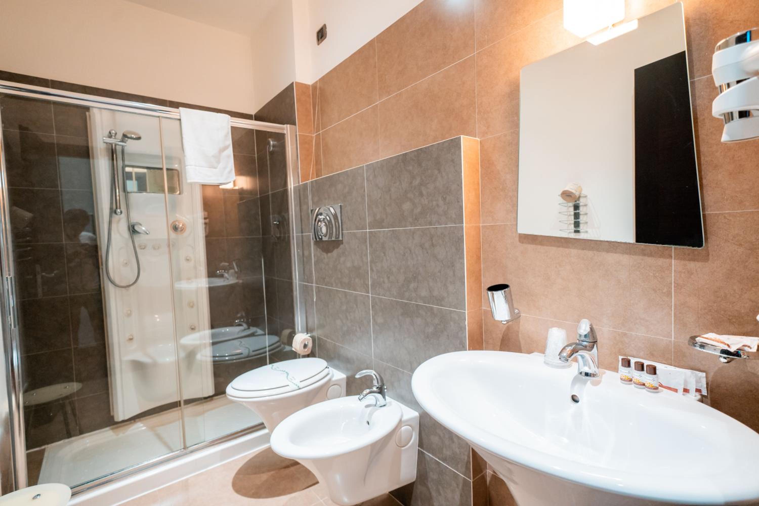 Double Room - Photo 4