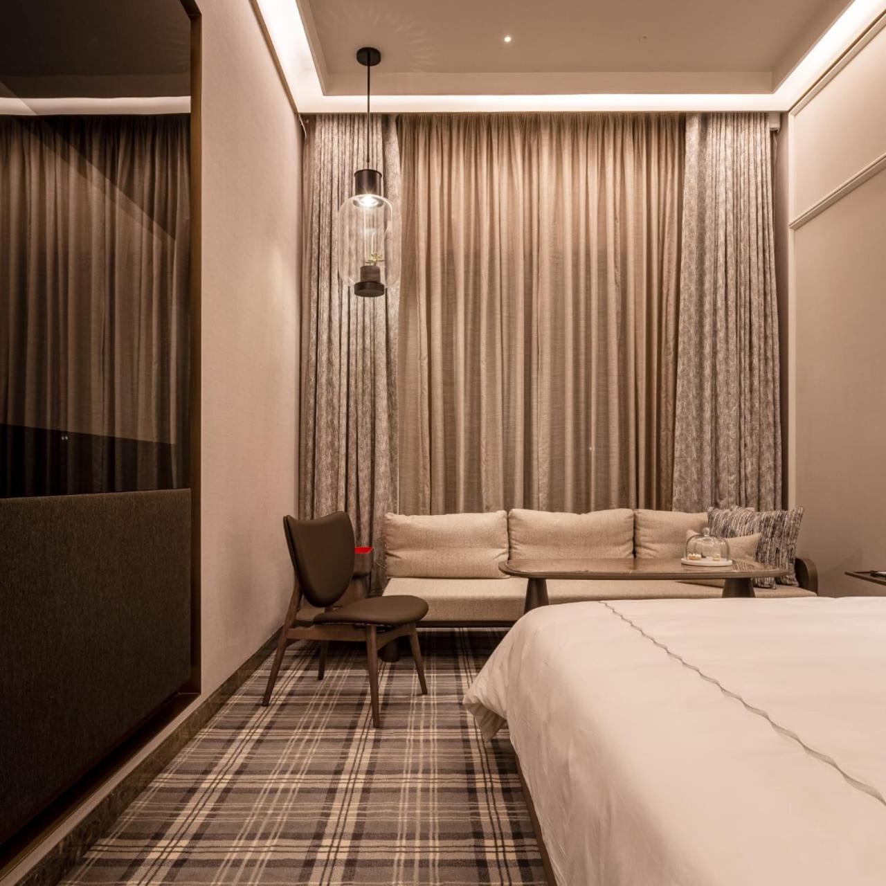 Club High Rise Room with Complementary - Lounge Access (High Tea & Happy Hours) and 4 pieces Laundry per Day