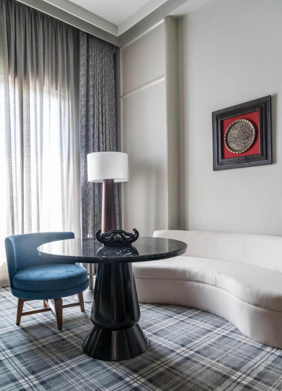 Club 2 Bay Suite with Complementary - Lounge Access (High Tea & Happy Hours), 4 pieces Laundry per Day and Two-way Airport Transfers