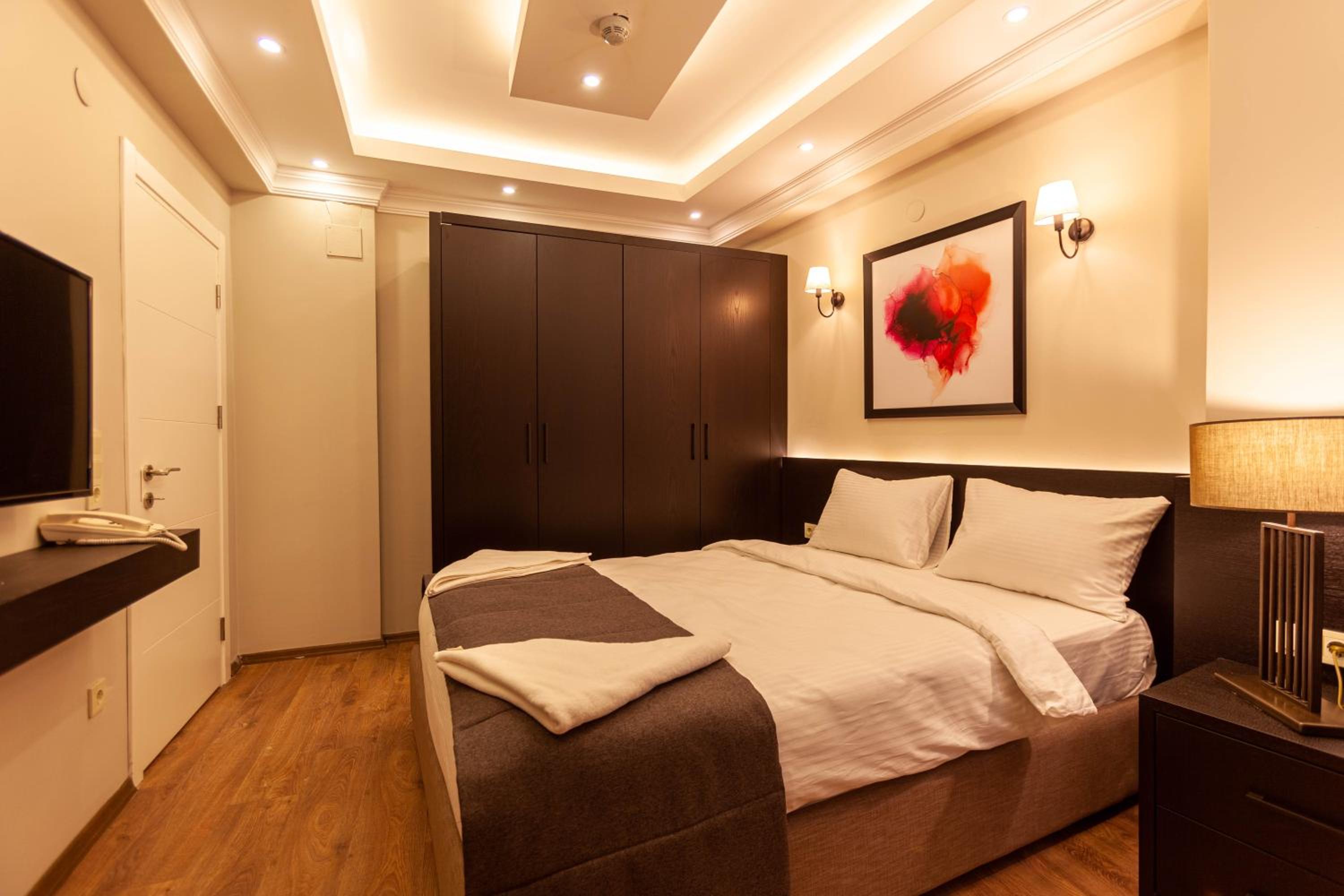 Large Double Room photo 2