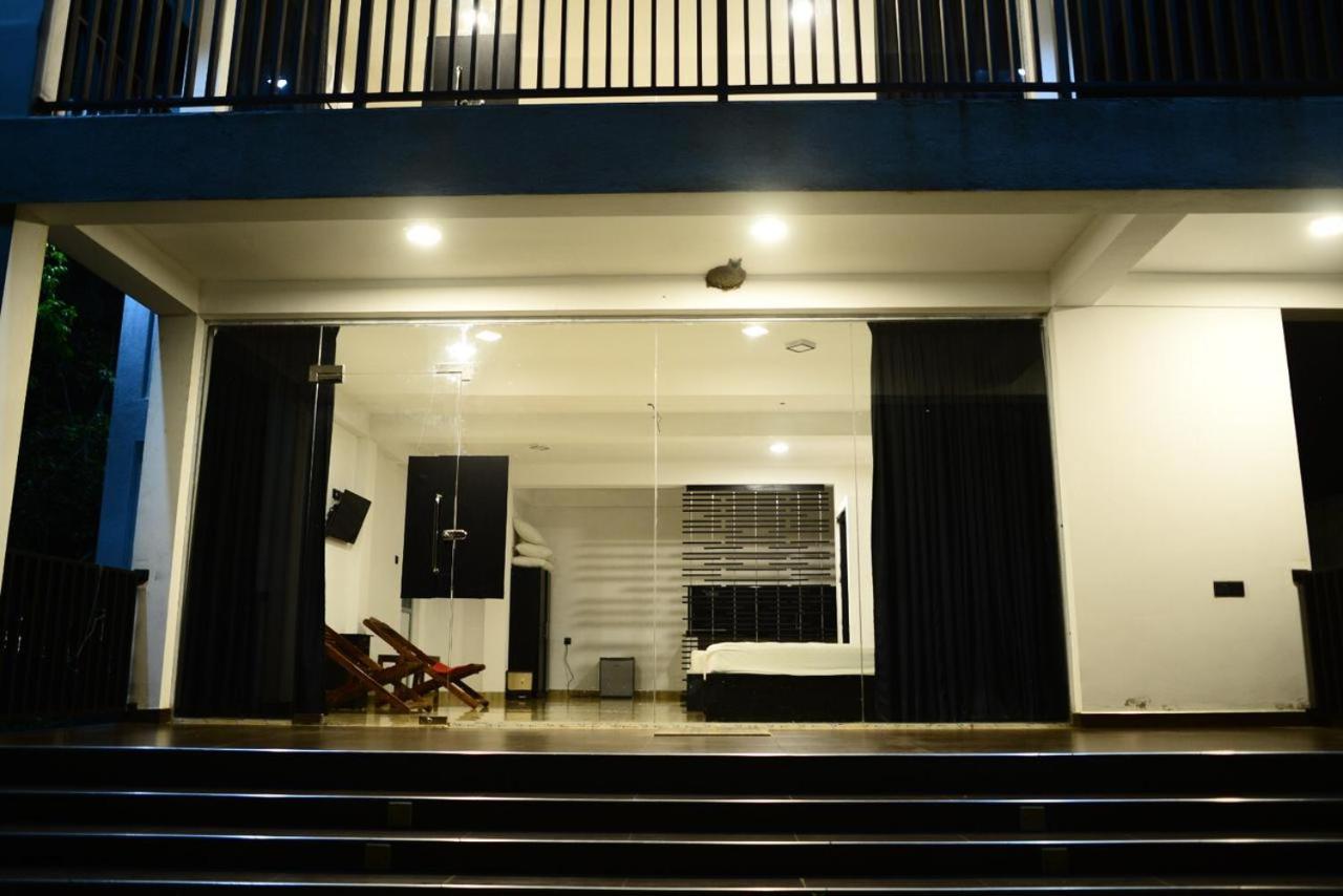 Family Room with Balcony photo 3